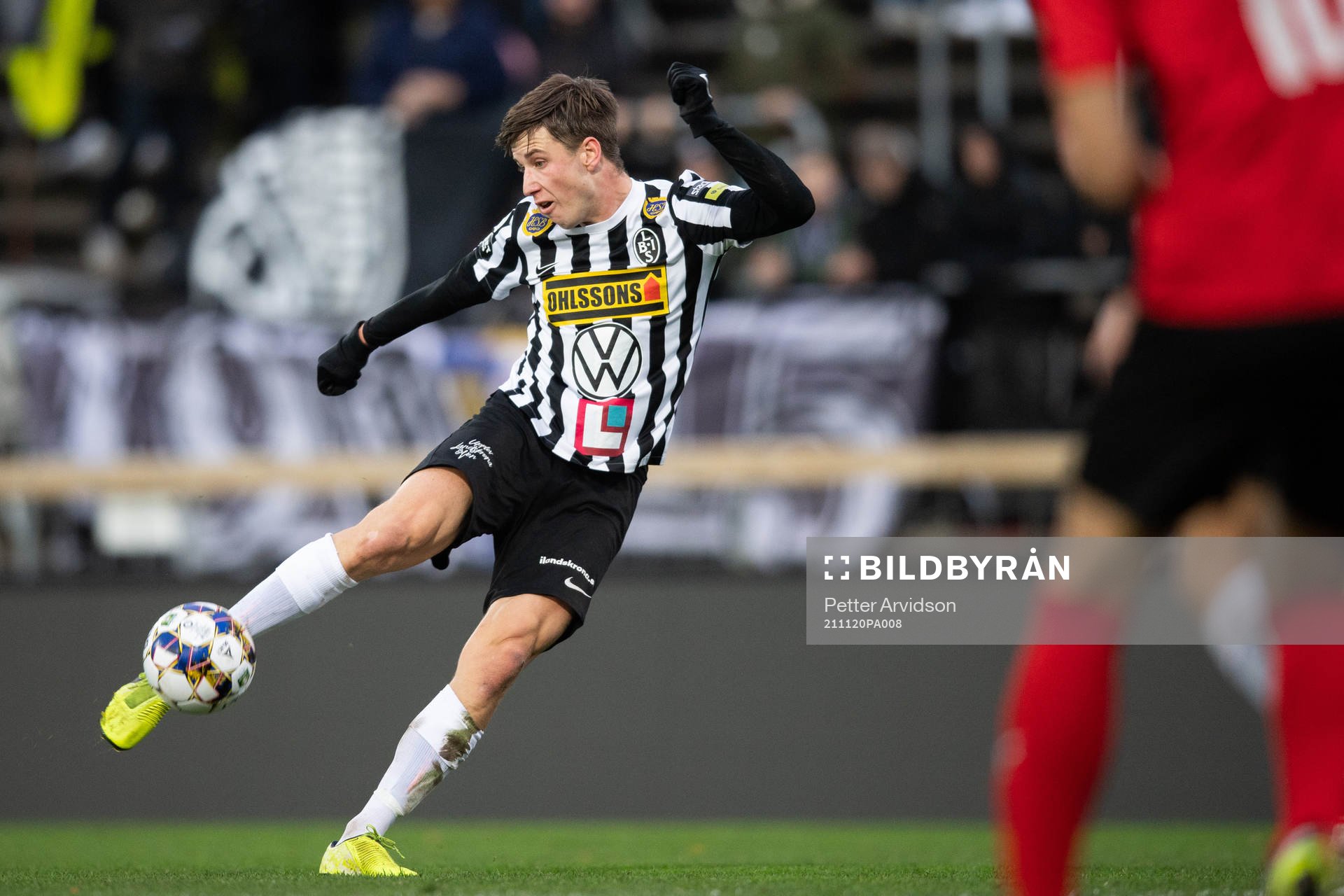 Landskronas Filip Olsson skjuter in 1-0 målet