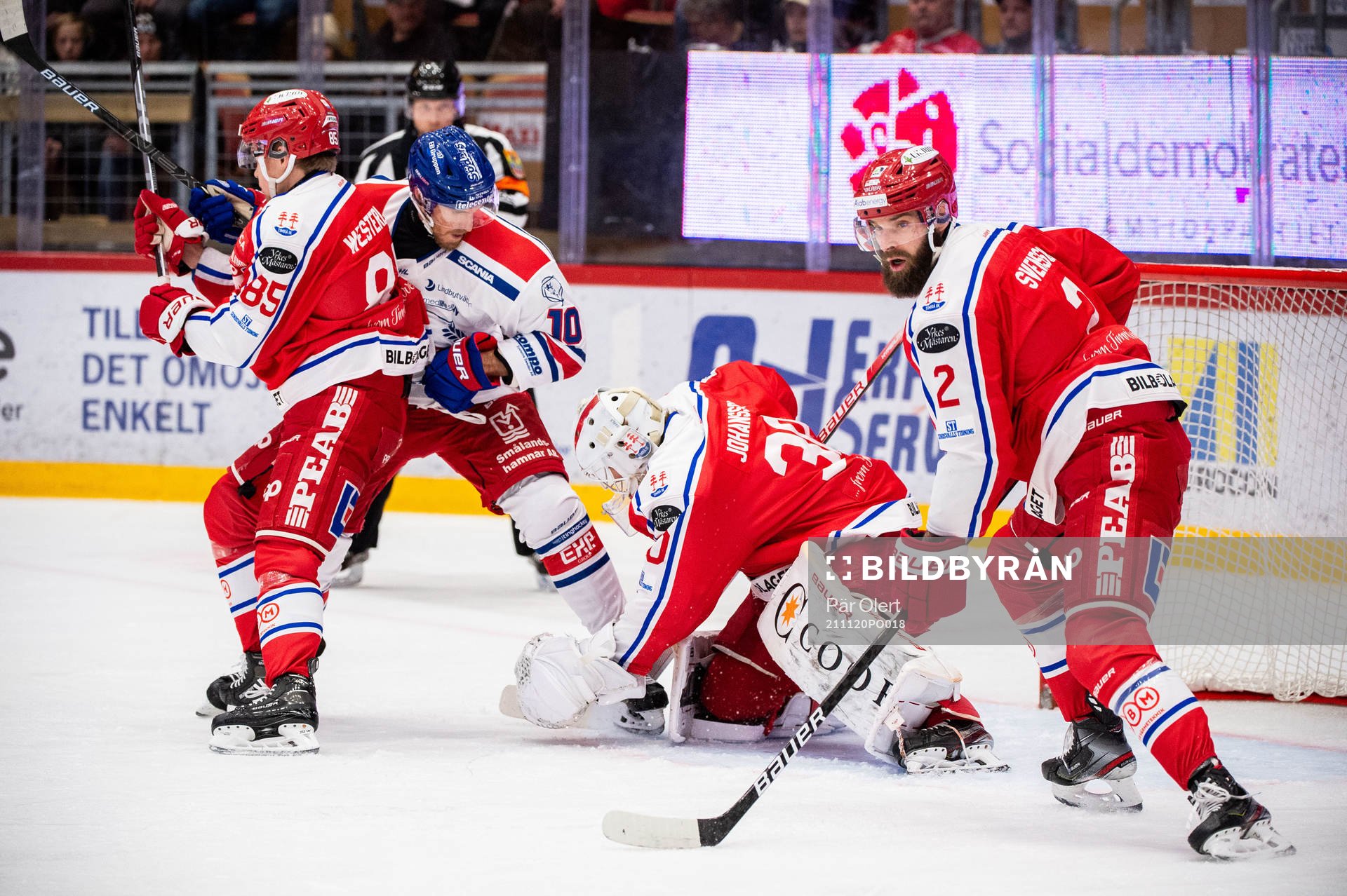 imrås Filip Westerlund och Oskarshamns Dale Weise framför