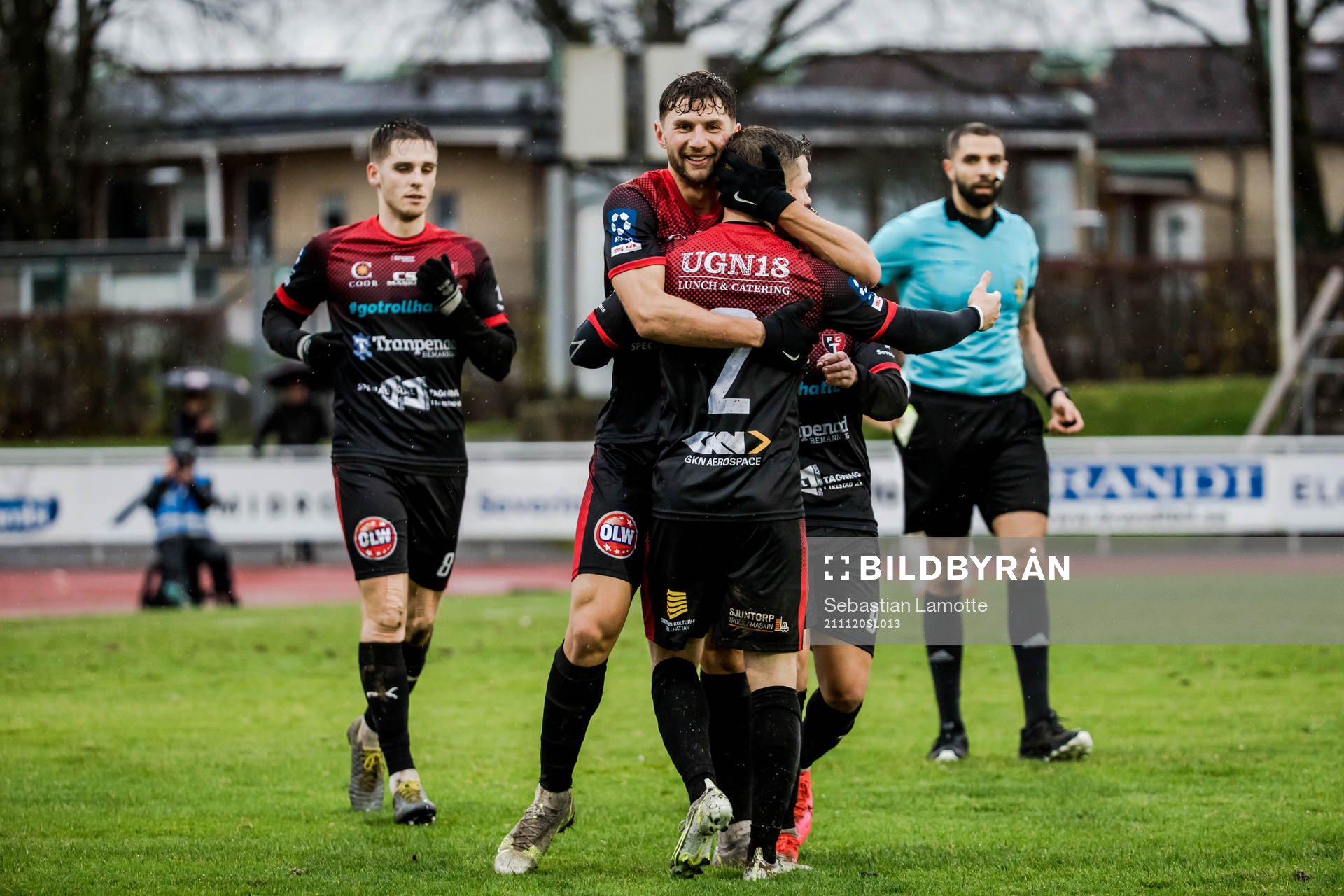 Trollhättans Samuel Rundqvist har gjort 1-0 och jublar med