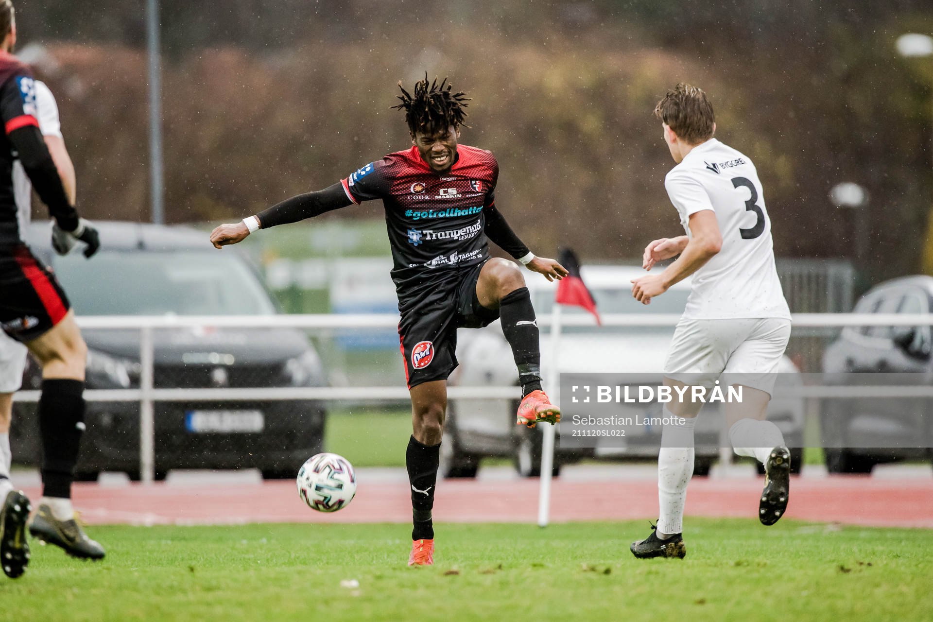 Trollhättans Abdul Fatawu Safiu under fotbollsmatchen i Ettan södra mellan Trollhättan och Qviding den 20 november 2021 i Trollhättan.