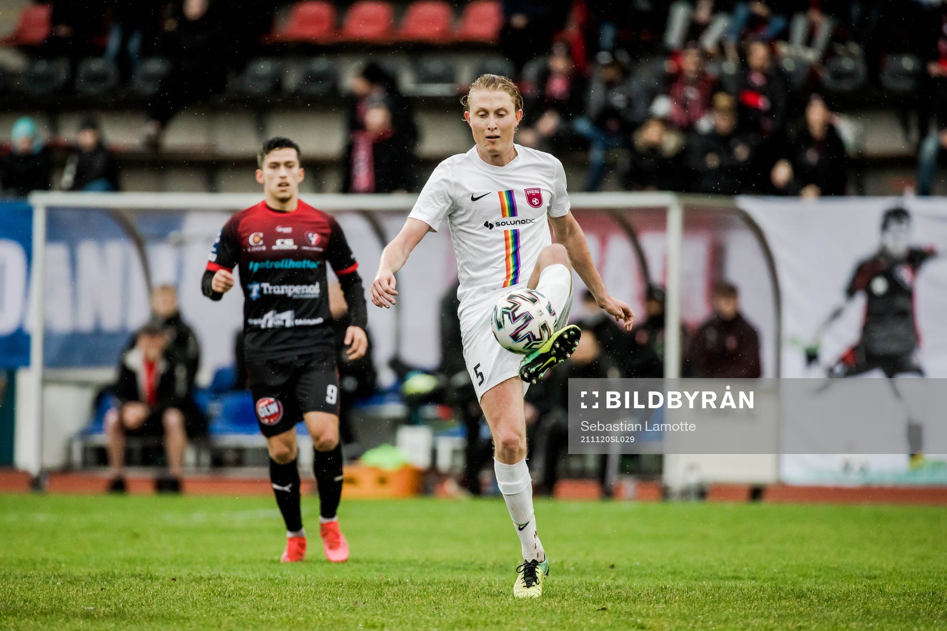 Qvidings Oscar Ehner under fotbollsmatchen i Ettan södra mellan Trollhättan och Qviding den 20 november 2021 i Trollhättan. 