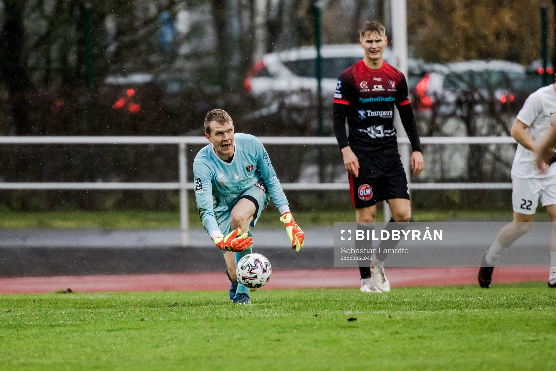 Trollhättans målvakt Simon Forslundunder fotbollsmatchen i Ettan södra mellan Trollhättan och Qviding den 20 november 2021 i Trollhättan. 