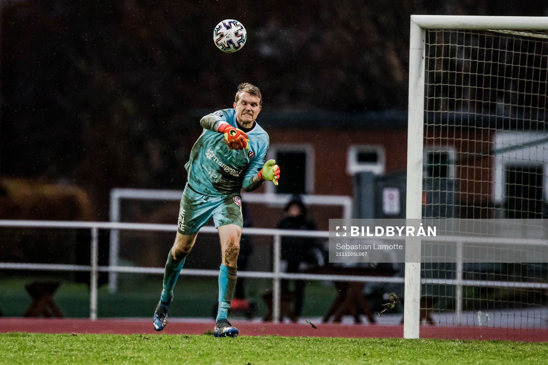 Trollhättans målvakt Simon Forslundunder fotbollsmatchen