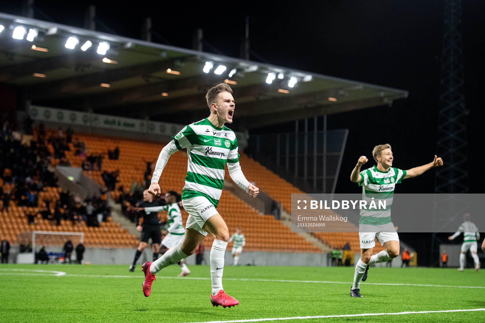 Västerås Dusan Jajic och Simon Gefvert jublar
