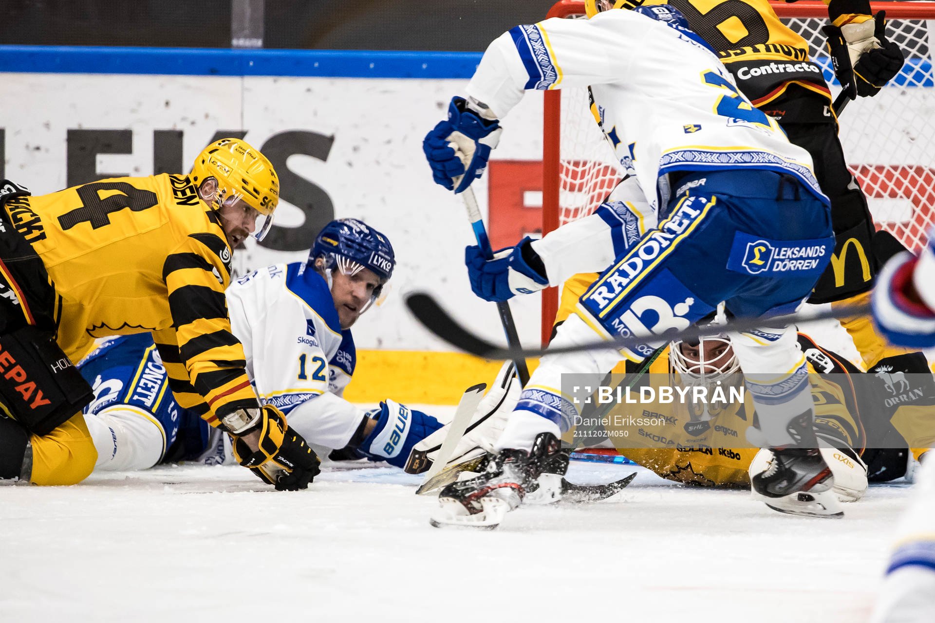 Leksands Fredrik Forsberg och Skellefteås målvakt Gustaf