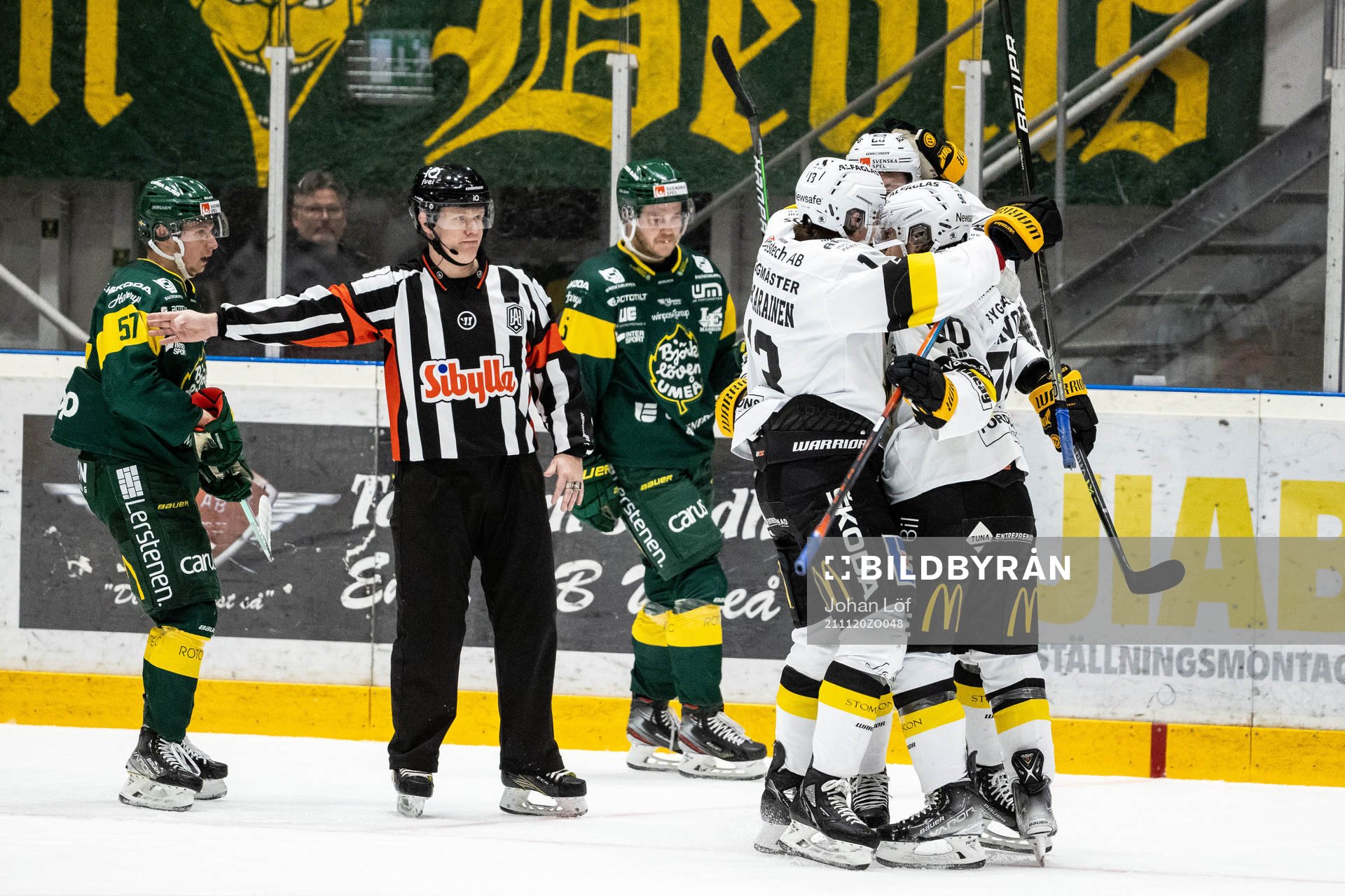 Västerås spelare jublar