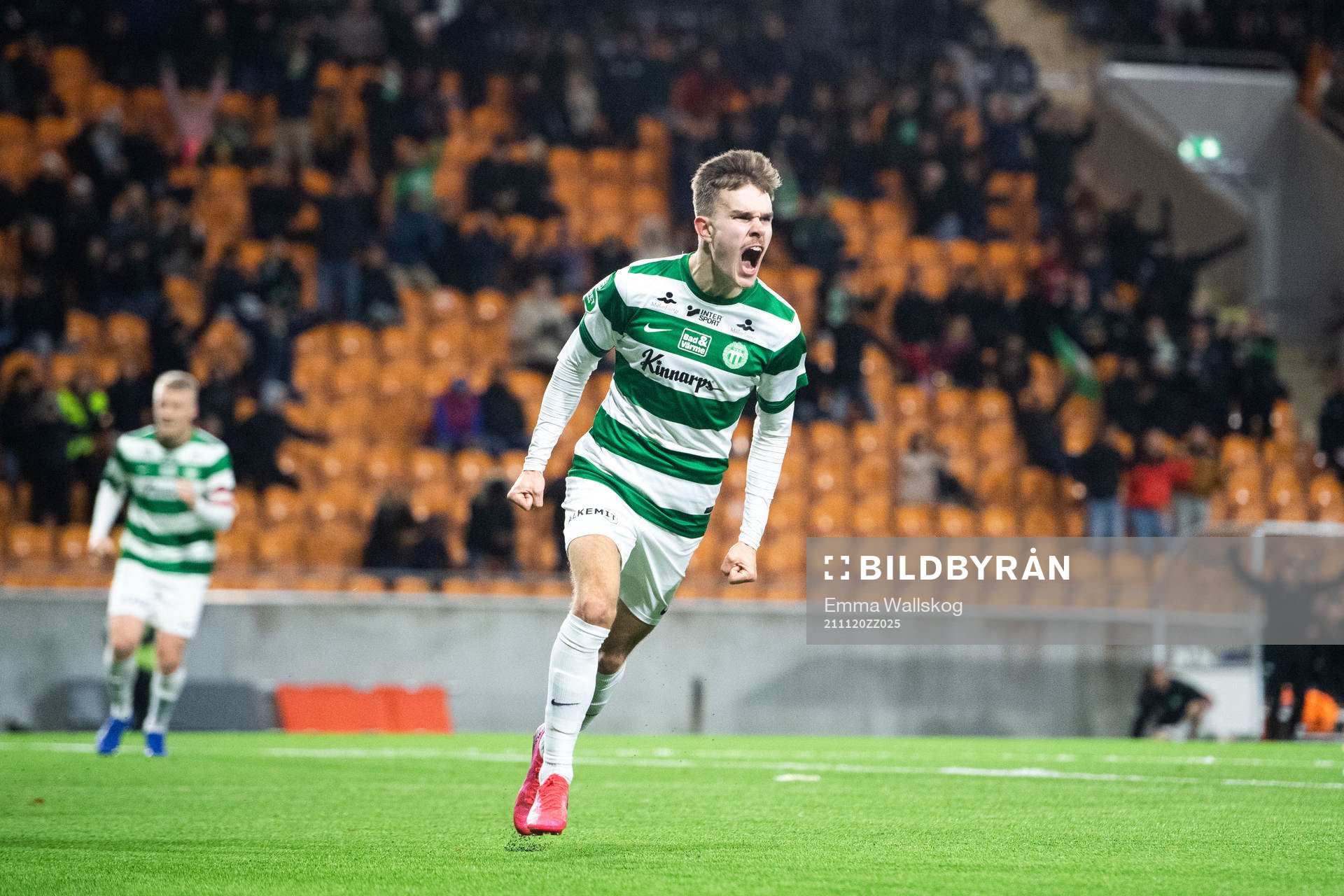 Västerås Dusan Jajic jublar efter 1-1 under fotbollsmatchen i Superettan mellan Västerås SK och Trelleborg den 20 november 2021 i Västerås.