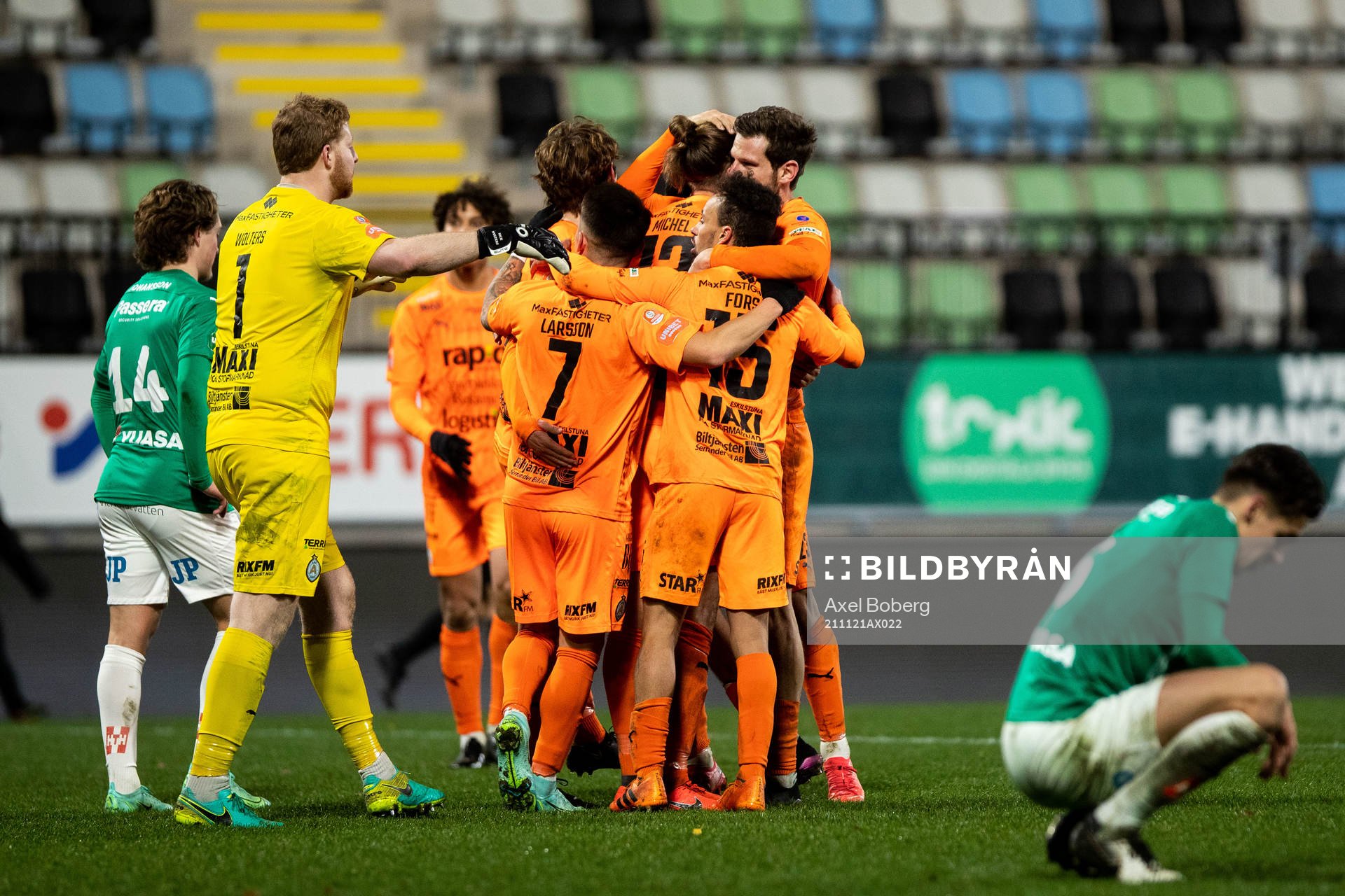 AFC Eskilstunas spelare jublar