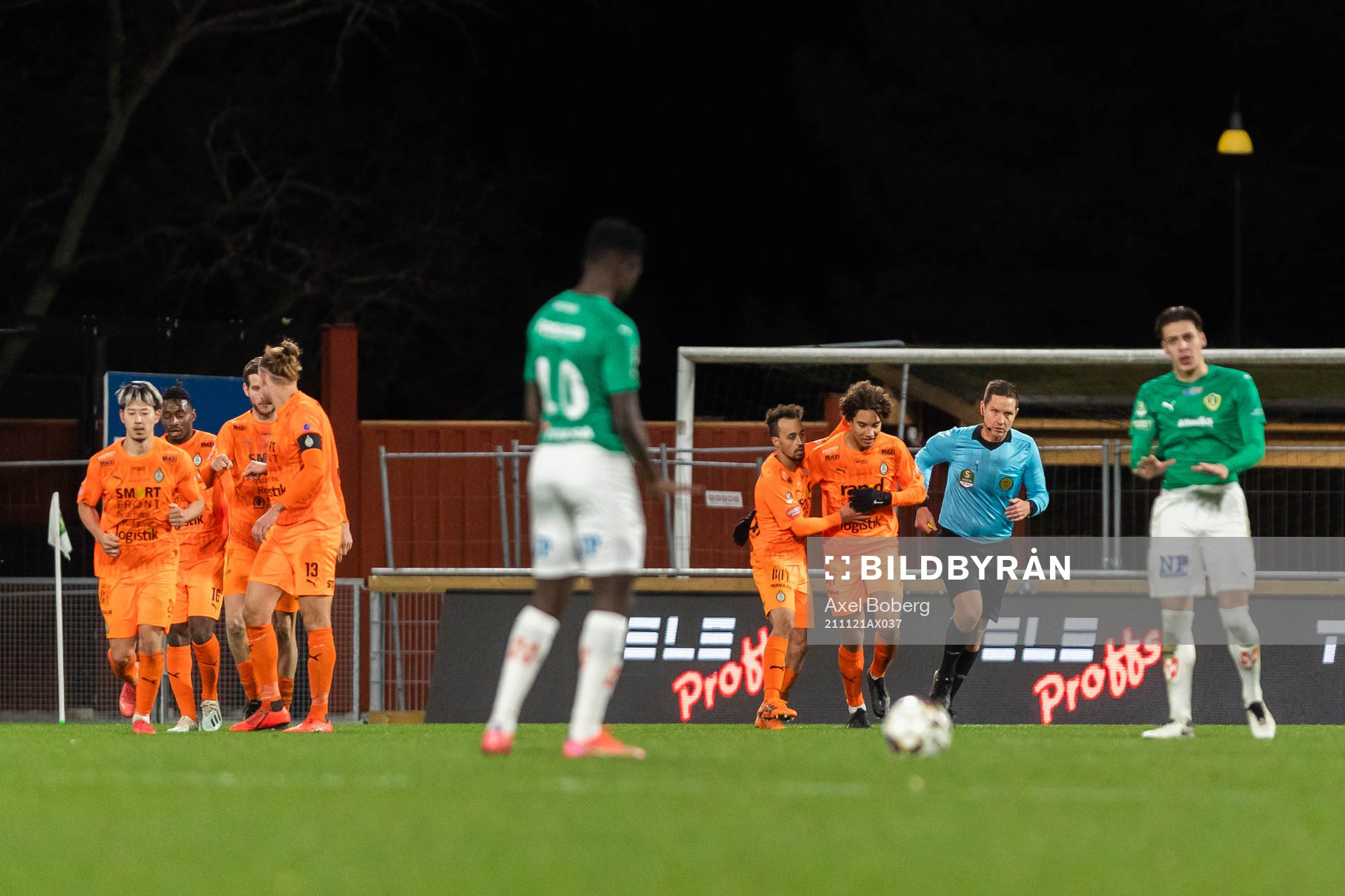 AFC Eskilstunas Robin Tihi jublar