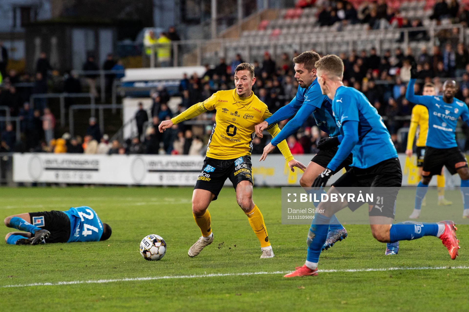 Elfsborgs Simon Olsson och Halmstads Erik Ahlstrand