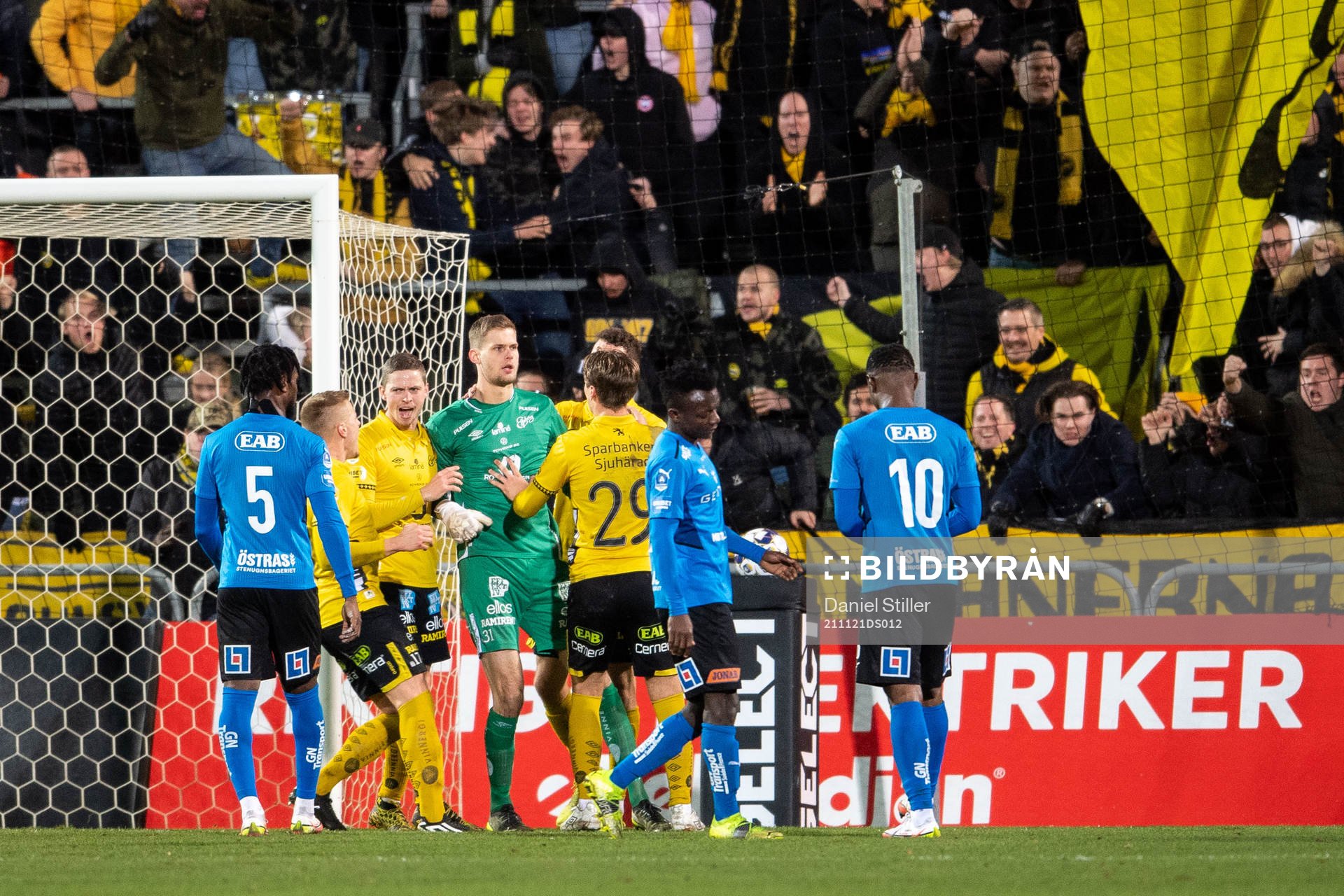 Elfsborgs målvakt Tim Rönning jublar
