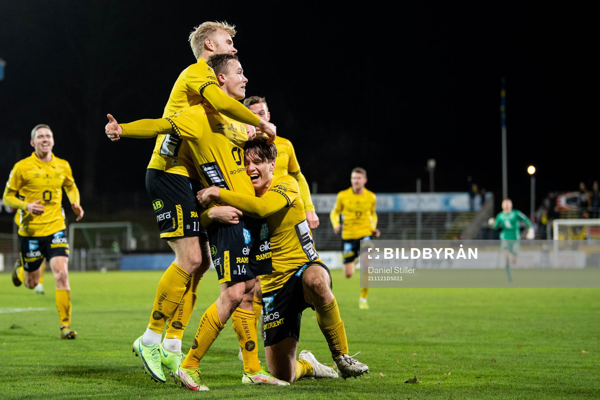 Elfsborgs Oliver Zandén och Sveinn Gudjohnsen kramar om