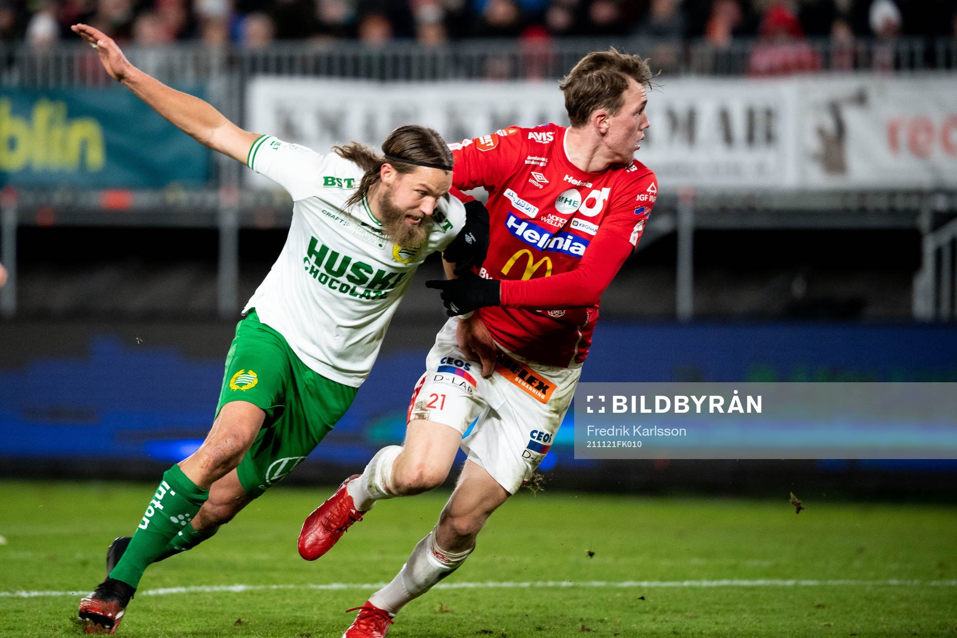 Hammarbys Bjørn Paulsen och Degerfors Adam Carlén