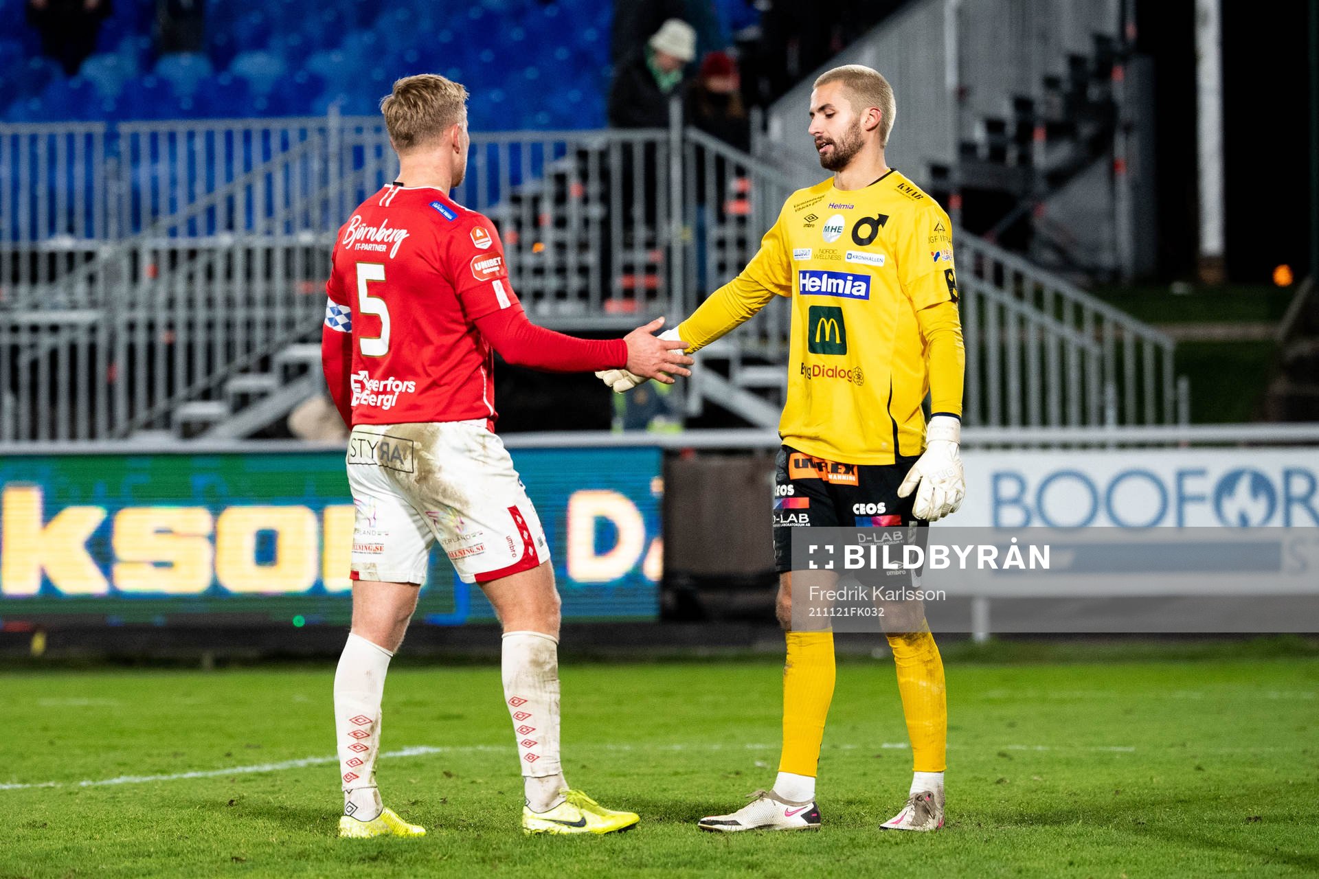 Degerfors Oliver Ekroth och målvakt Alfie Malik Whiteman