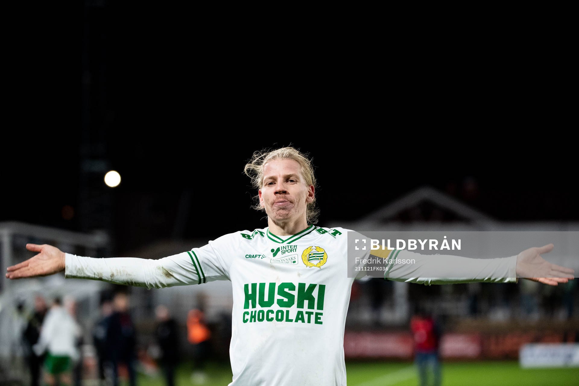 Hammarbys Gustav Ludwigson jublar efter fotbollsmatchen i Allsvenskan mellan Degerfors och Hammarby den 21 november 2021 i Degerfors. 