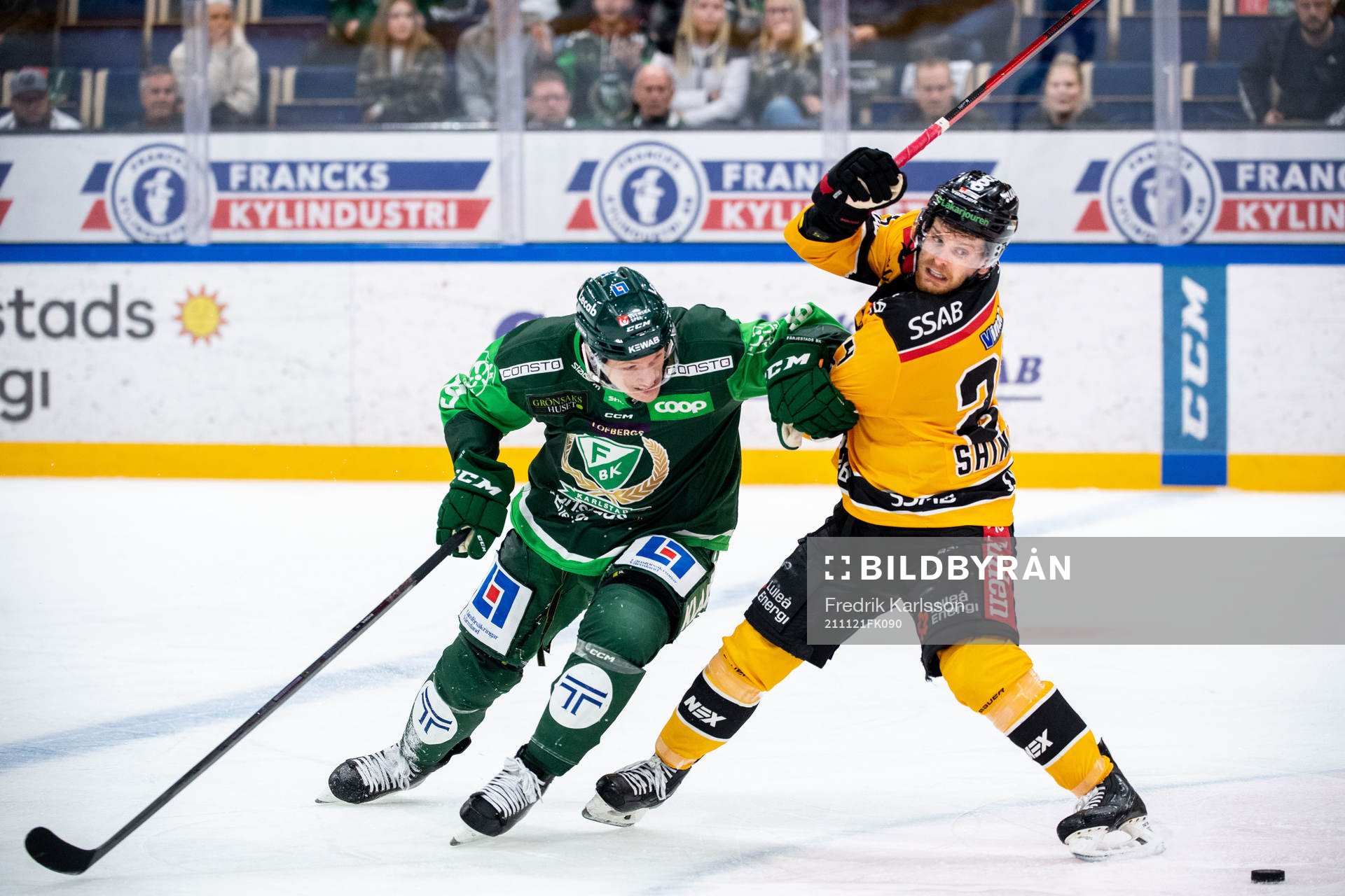 Färjestads Gustav Rydahl och Luleås Brendan Shinnimin
