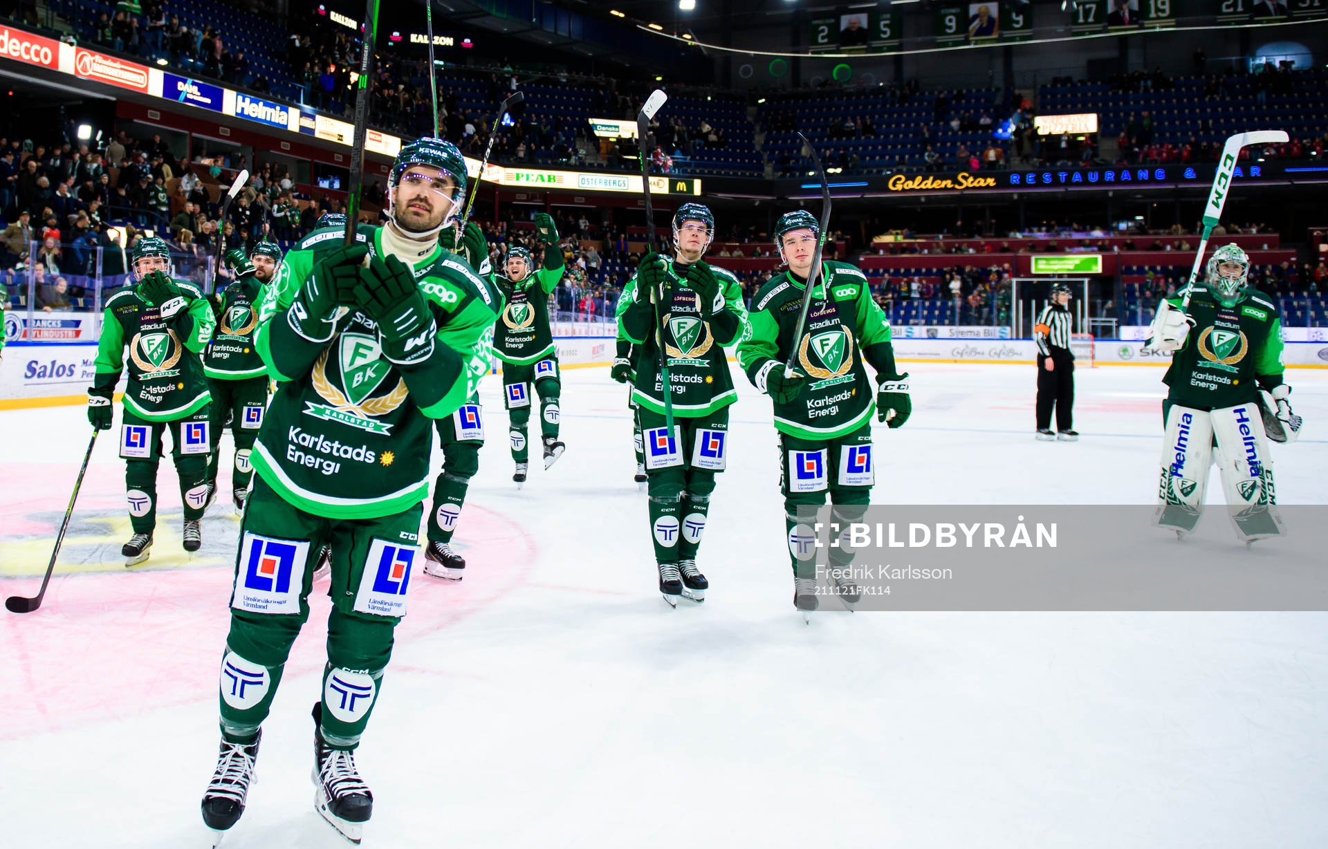 Färjestads Martin Johansson jublar ,med lagkamrater