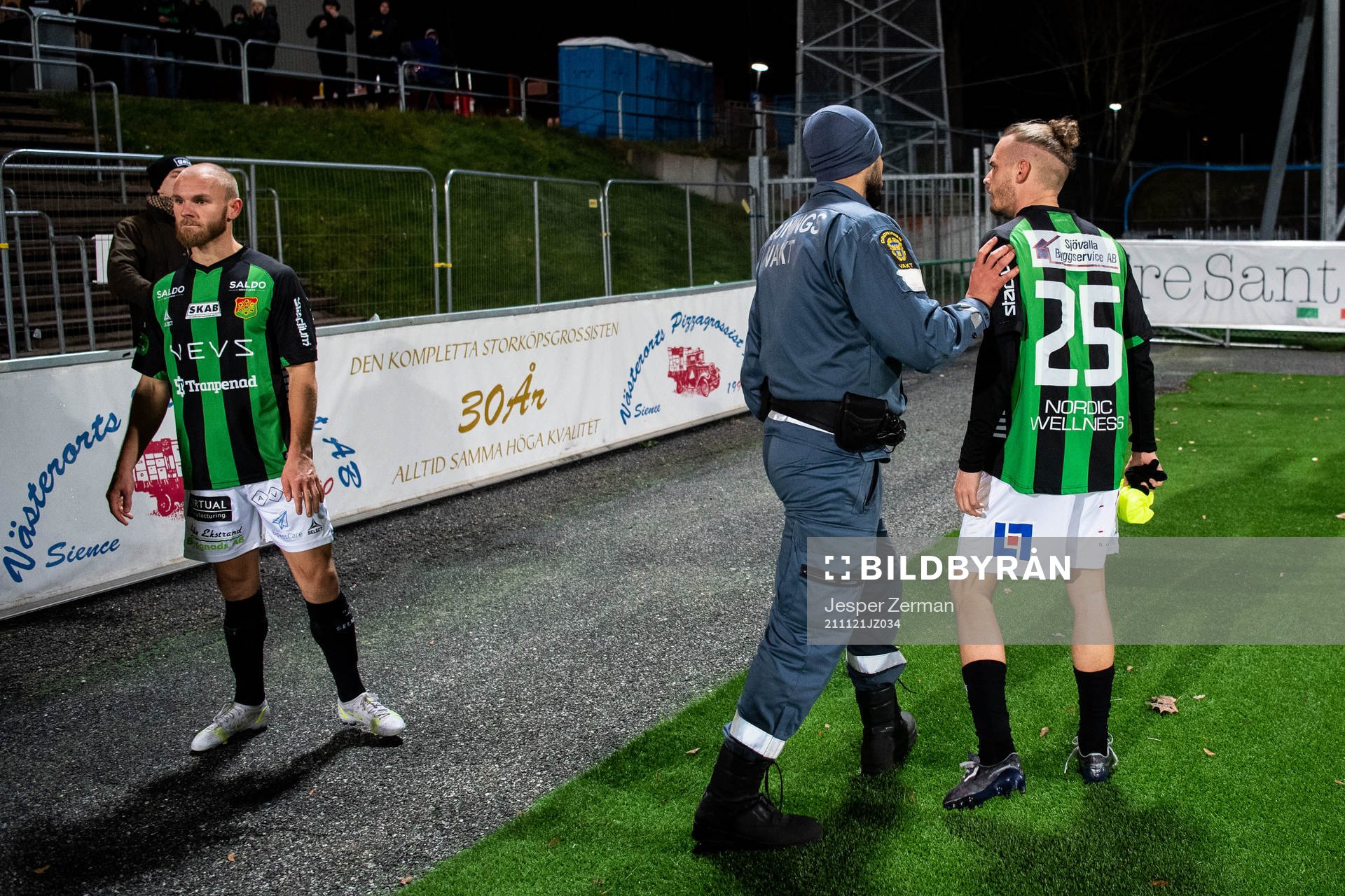 GAIS Jonas Lindberg i diskussion med supportrar