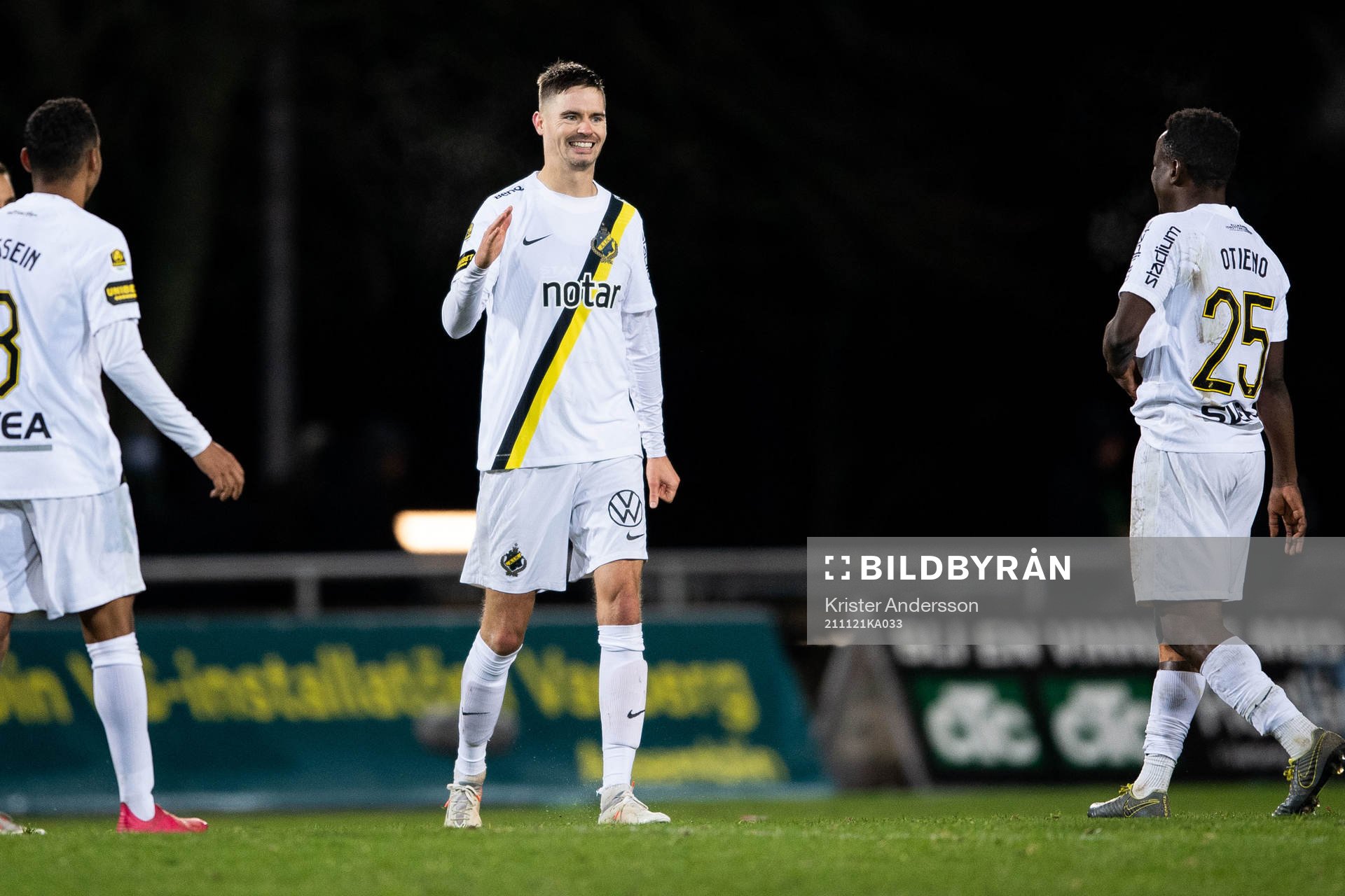 s Mikael Lustig jublar