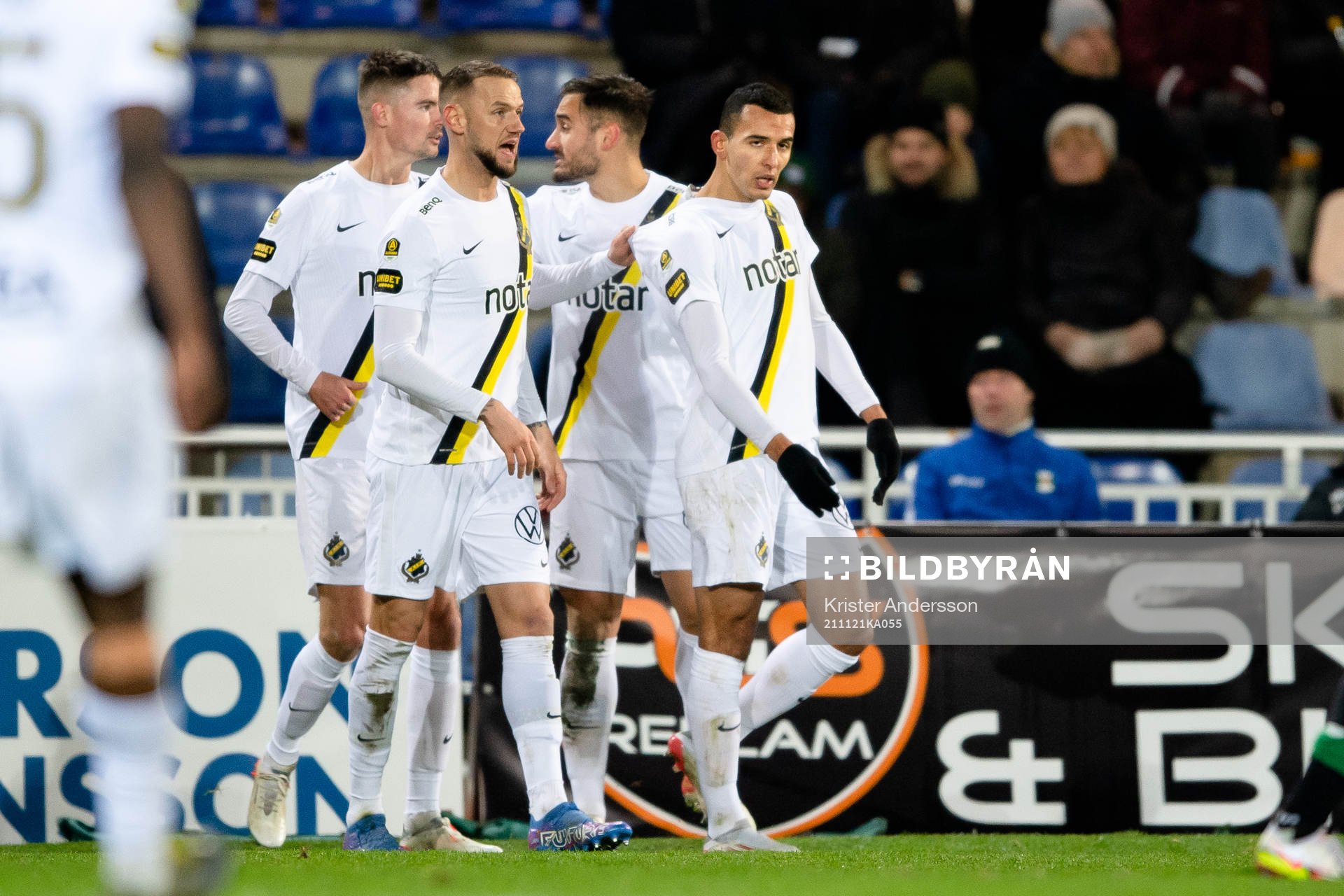 s Nabil Bahoui jublar med lagget
