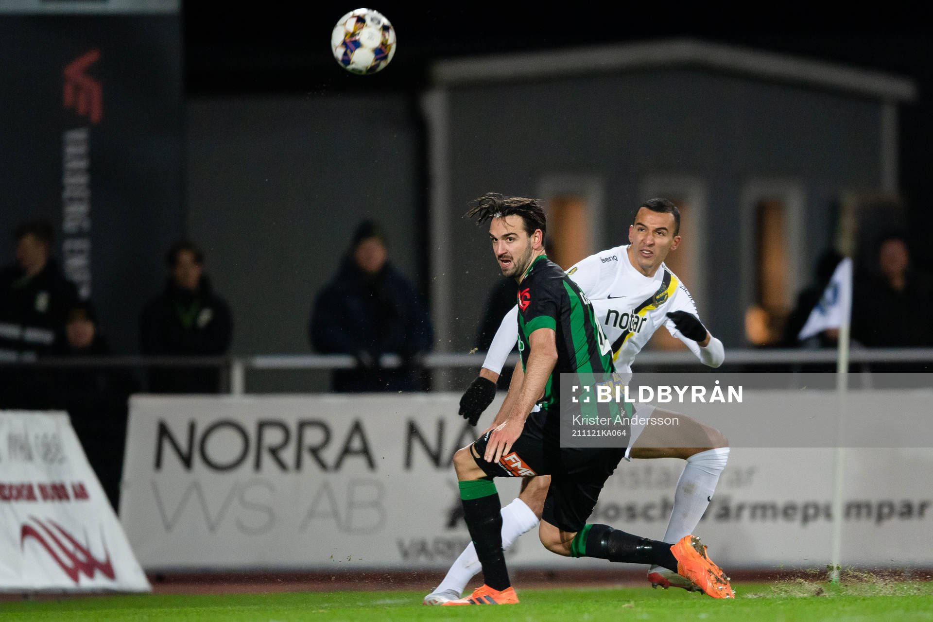 s Nabil Bahoui och Varbergs Oliver Stanisic