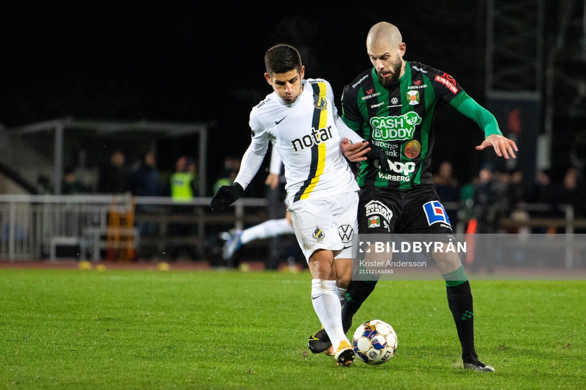 s Nicolas Stefanelli och Varbergs Robin Simovic