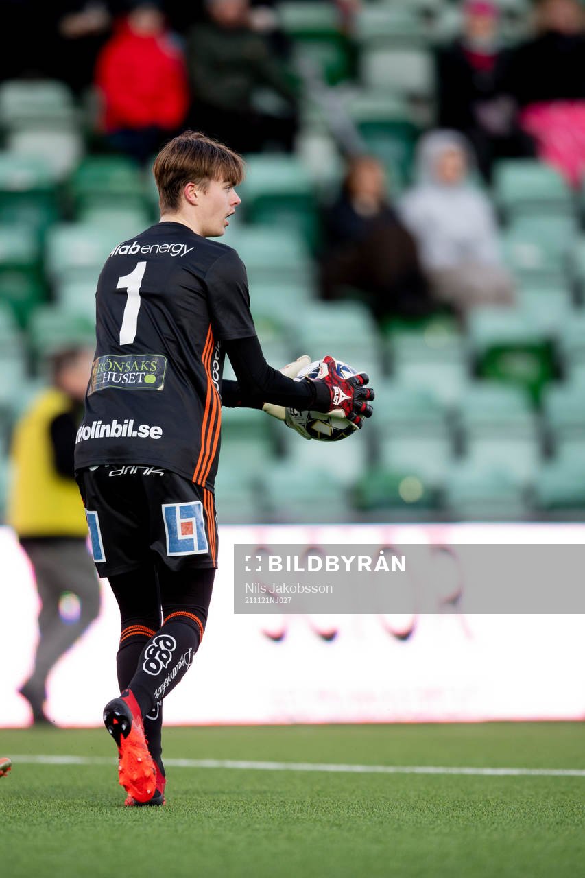 Sundsvalls målvakt Marcus Stenman under i SM-finalen i P16 mellan GIF Sundsvall och IFK Norrköping den 21 november 2021 i Sundsvall.
