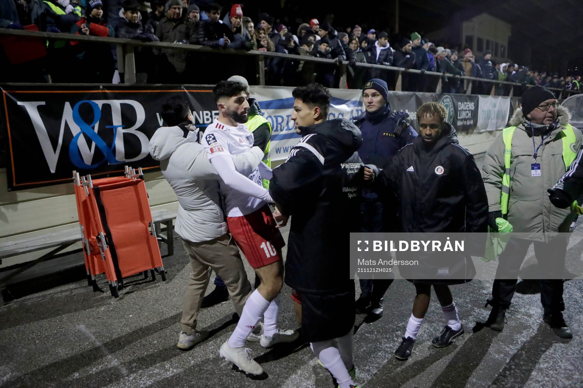 Hudiksvall Cihan Sener under fotbollsmatchen i Ettan norra mellan Hudiksvall och Assyriska FF den 21 november 2021 i Hudiksvall.