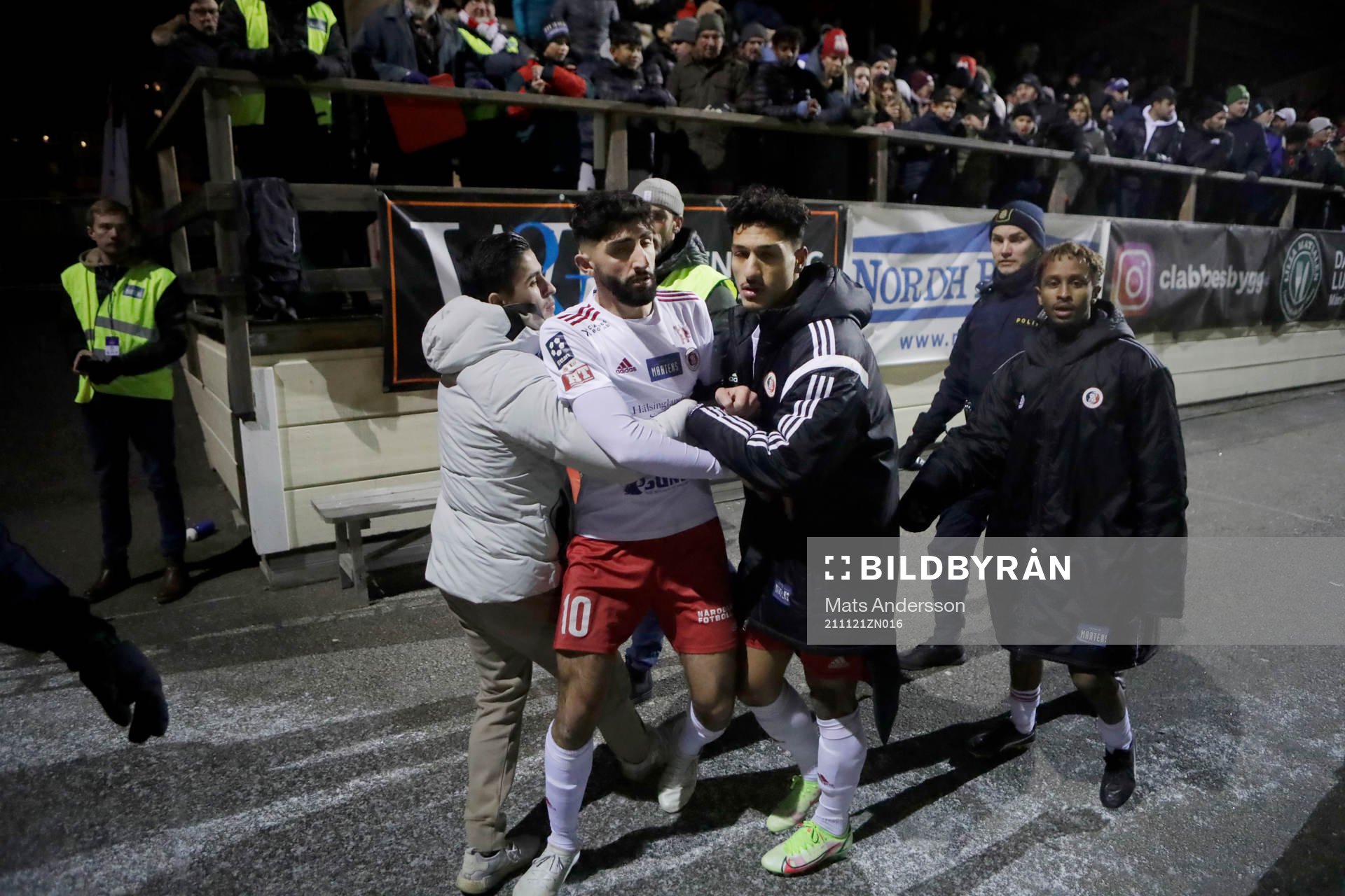 Hudiksvall Cihan Sener förs av plan
