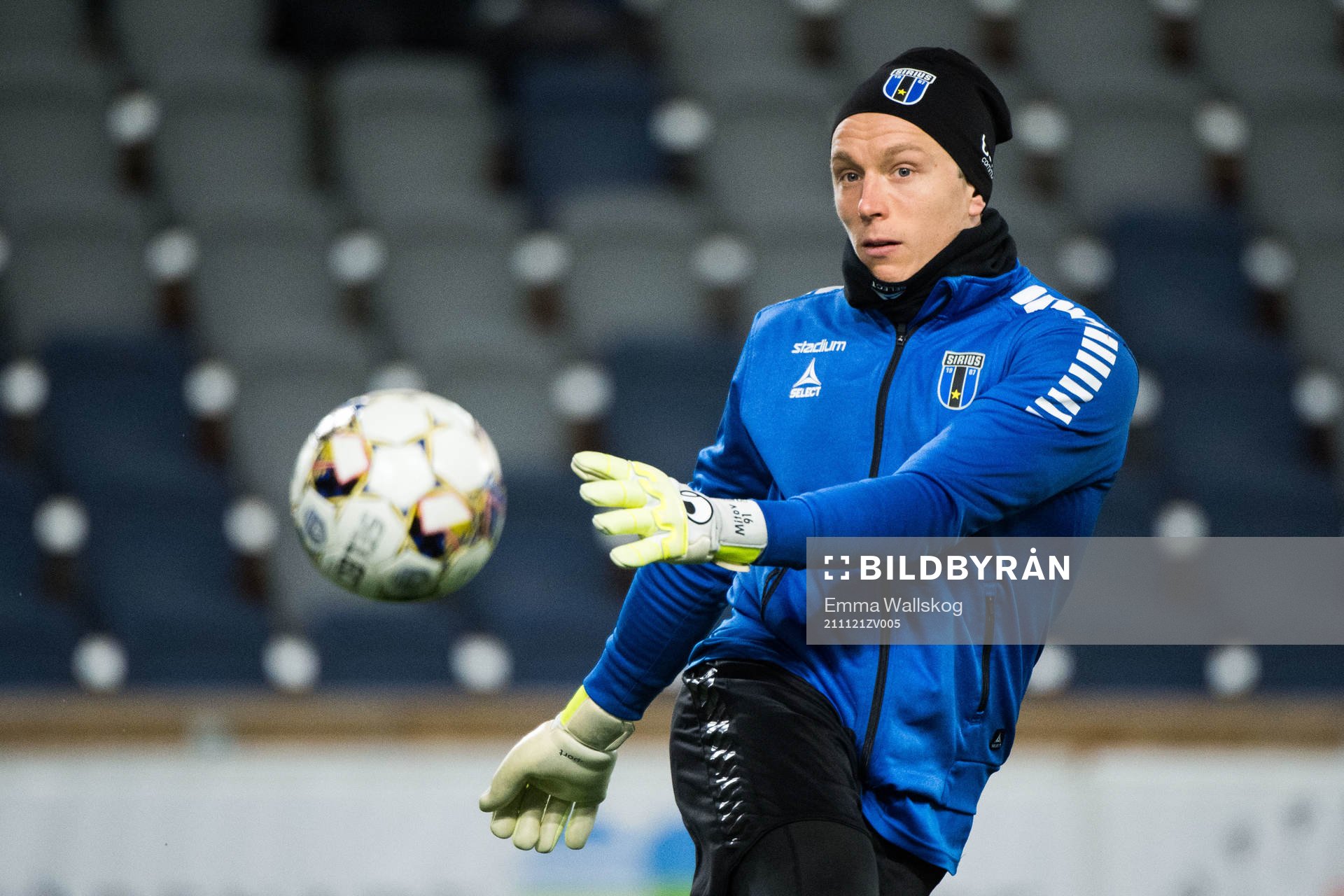Sirius målvakt August Ahlin innan fotbollsmatchen i