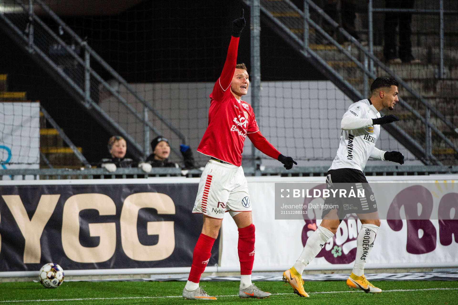 Kalmars Piotr Johansson och Örebros Ahmed Yasin