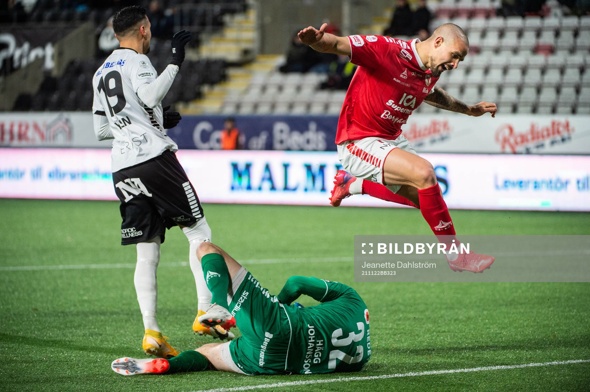 Örebros Ahmed Yasin och Kalmars målvakt Lucas Hägg