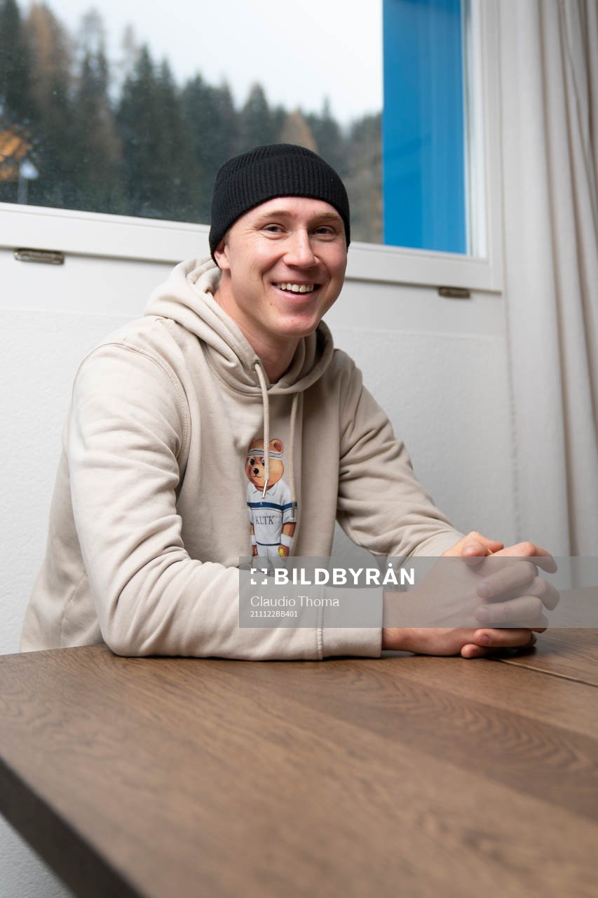 HC Davos Dennis Rasmussen i sin lägenhet