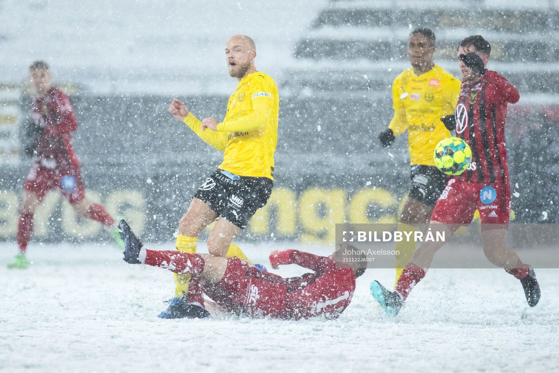Mjällbys Viktor Gustafson och Östersunds Ludvig Fritzson