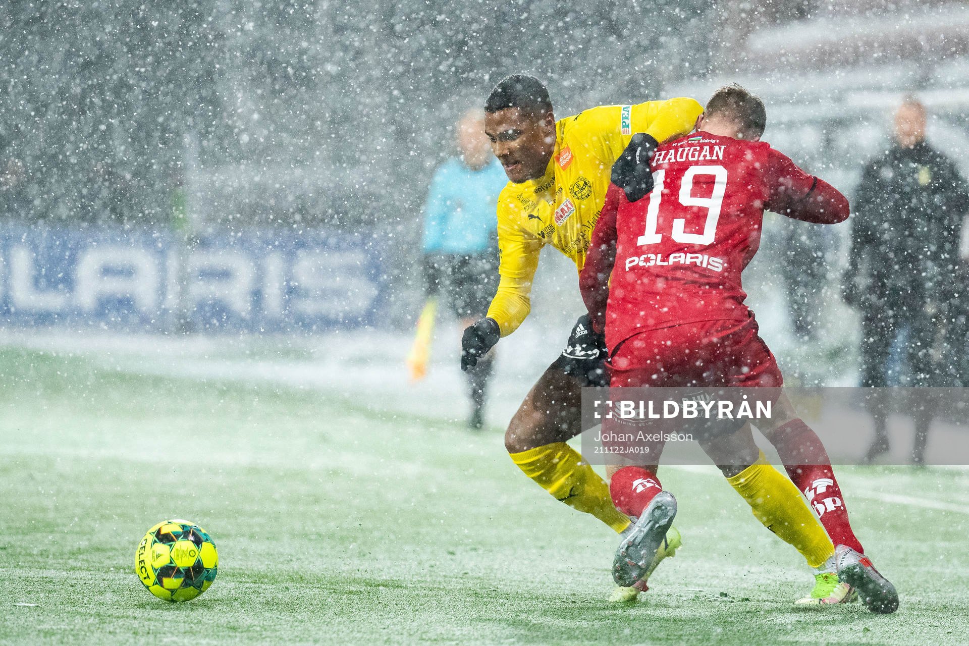 Mjällbys Amin Sarr och Östersunds Eirik Haugan