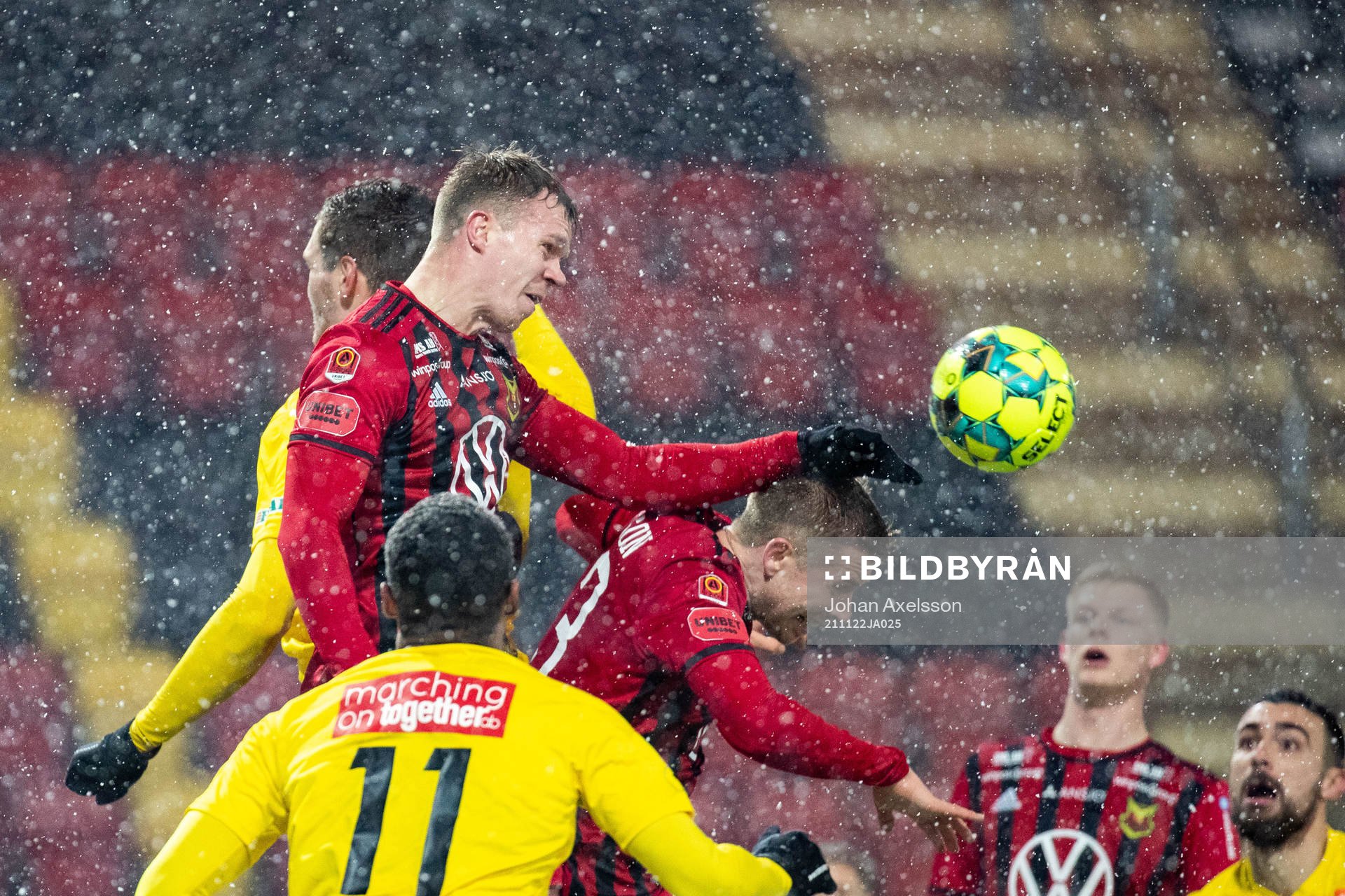 Östersunds Eirik Haugan under fotbollsmatchen i Allsvenskan mellan Östersund och Mjällby den 22 november 2021 i Östersund. 