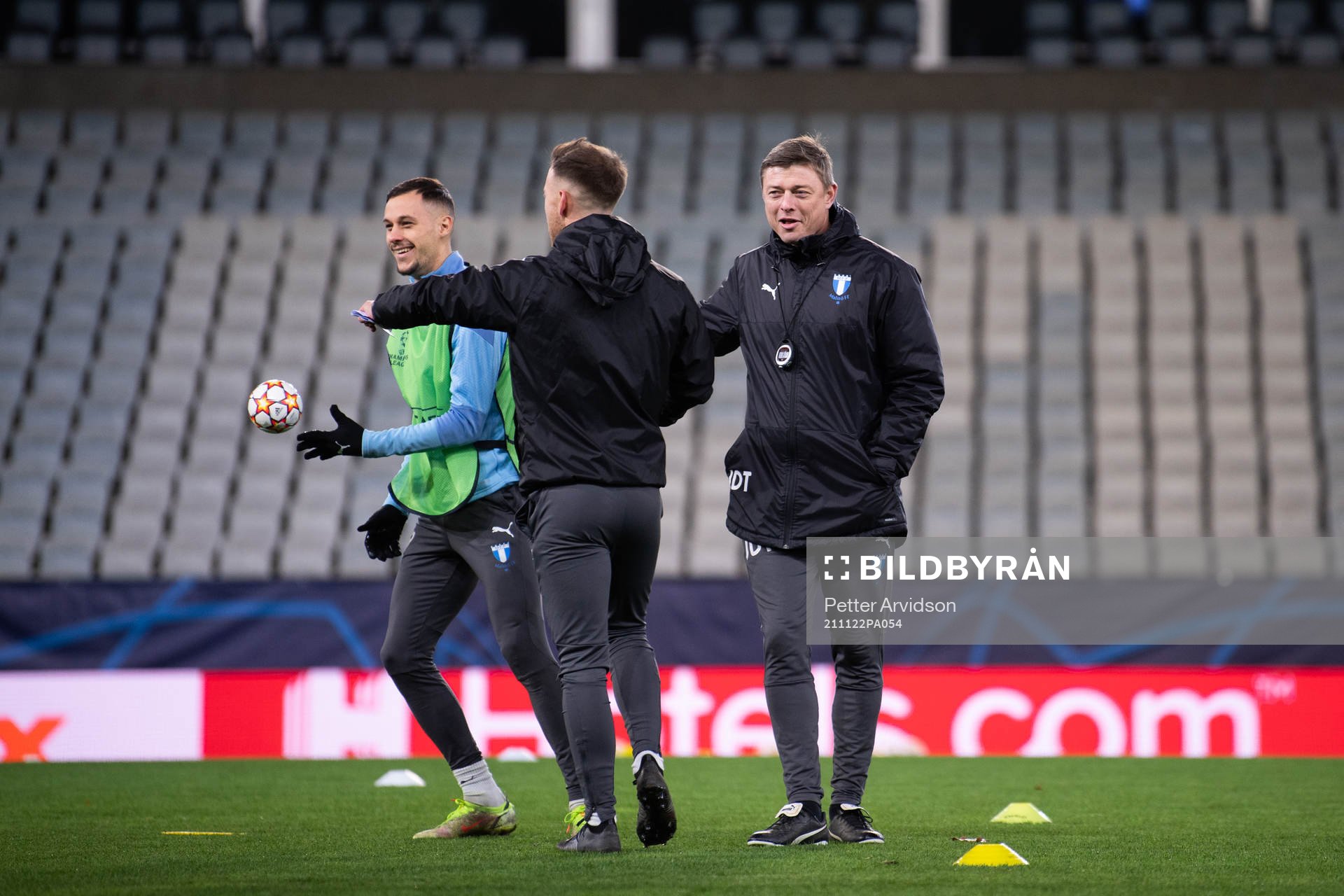 Veljko Birmancevic and Jon Dahl Tomasson, head coach