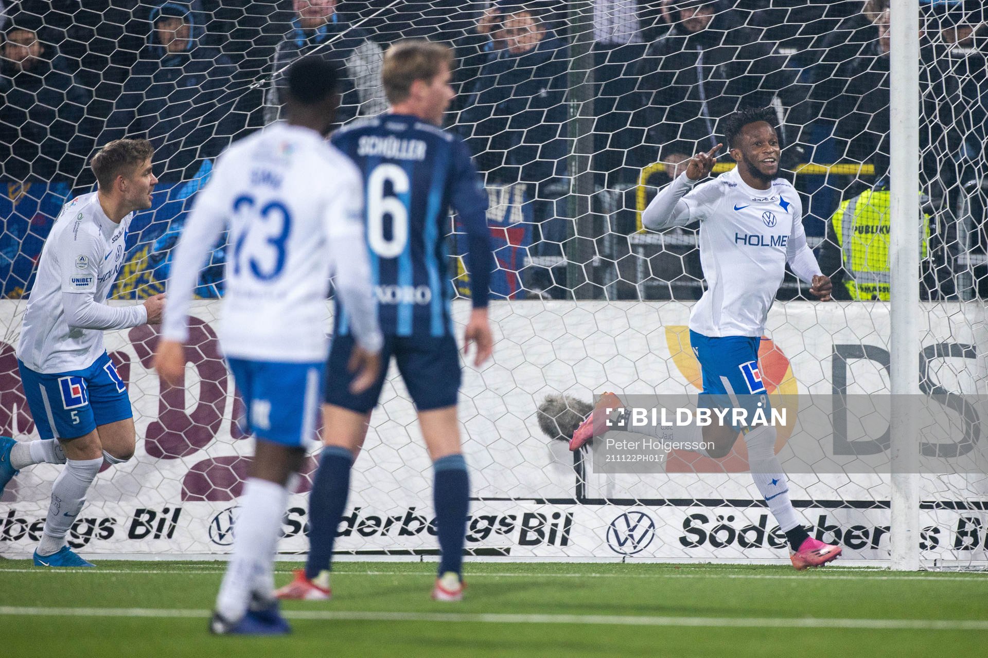 IFK Norrköpings Samuel Adegbenro jublar efter 1-1 under fotbollsmatchen i Allsvenskan mellan IFK Norrköping och Djurgården den 22 november 2021 i Norrköping.