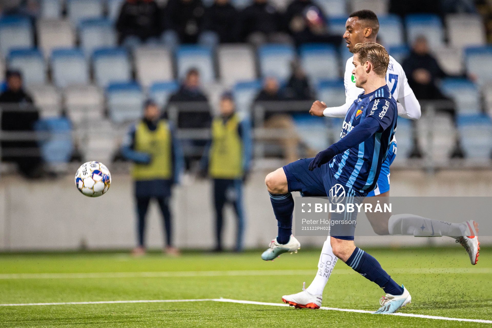 Djurgårdens Hampus Finndell och IFK Norrköpings Theo Rask