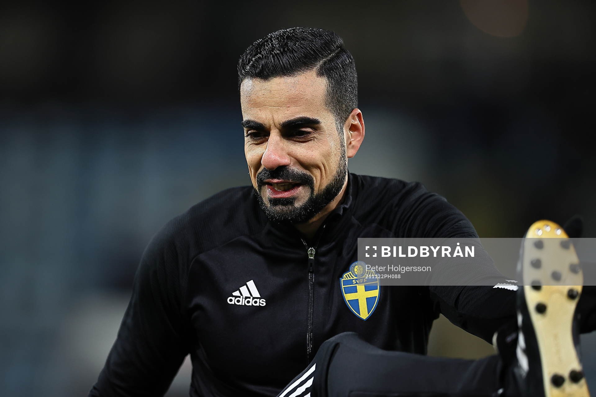 Domare Mohammed Al-Hakim värmer upp