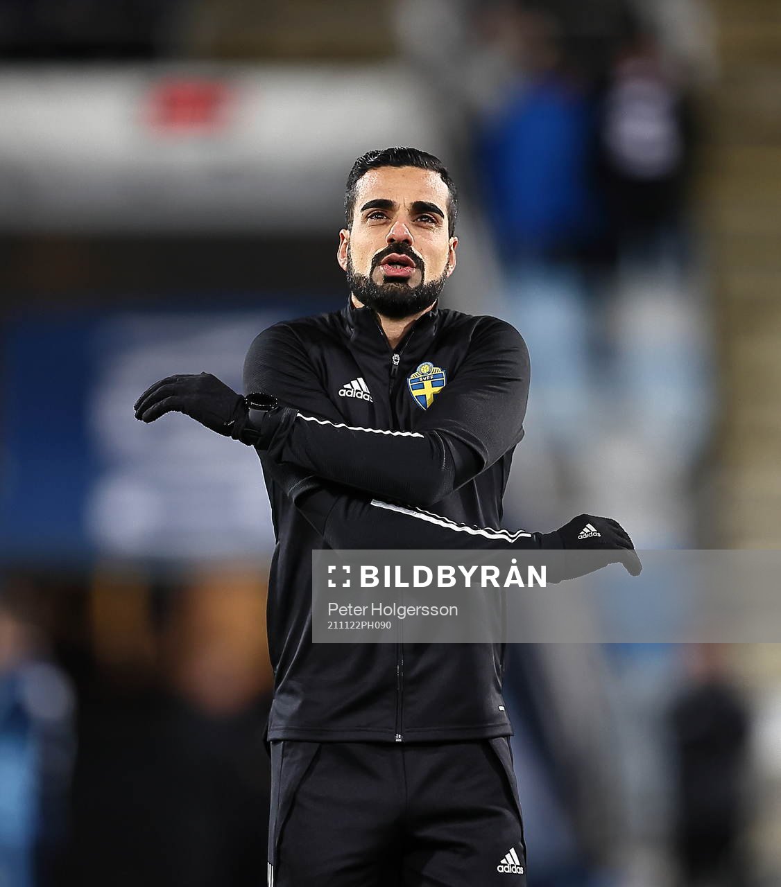 Domare Mohammed Al-Hakim värmer upp