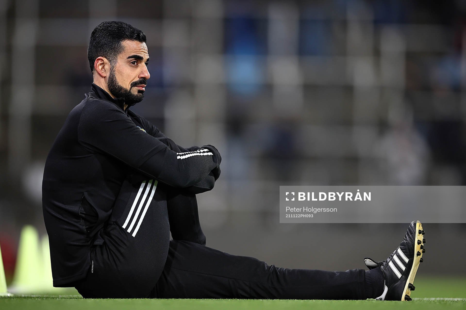 Domare Mohammed Al-Hakim värmer upp