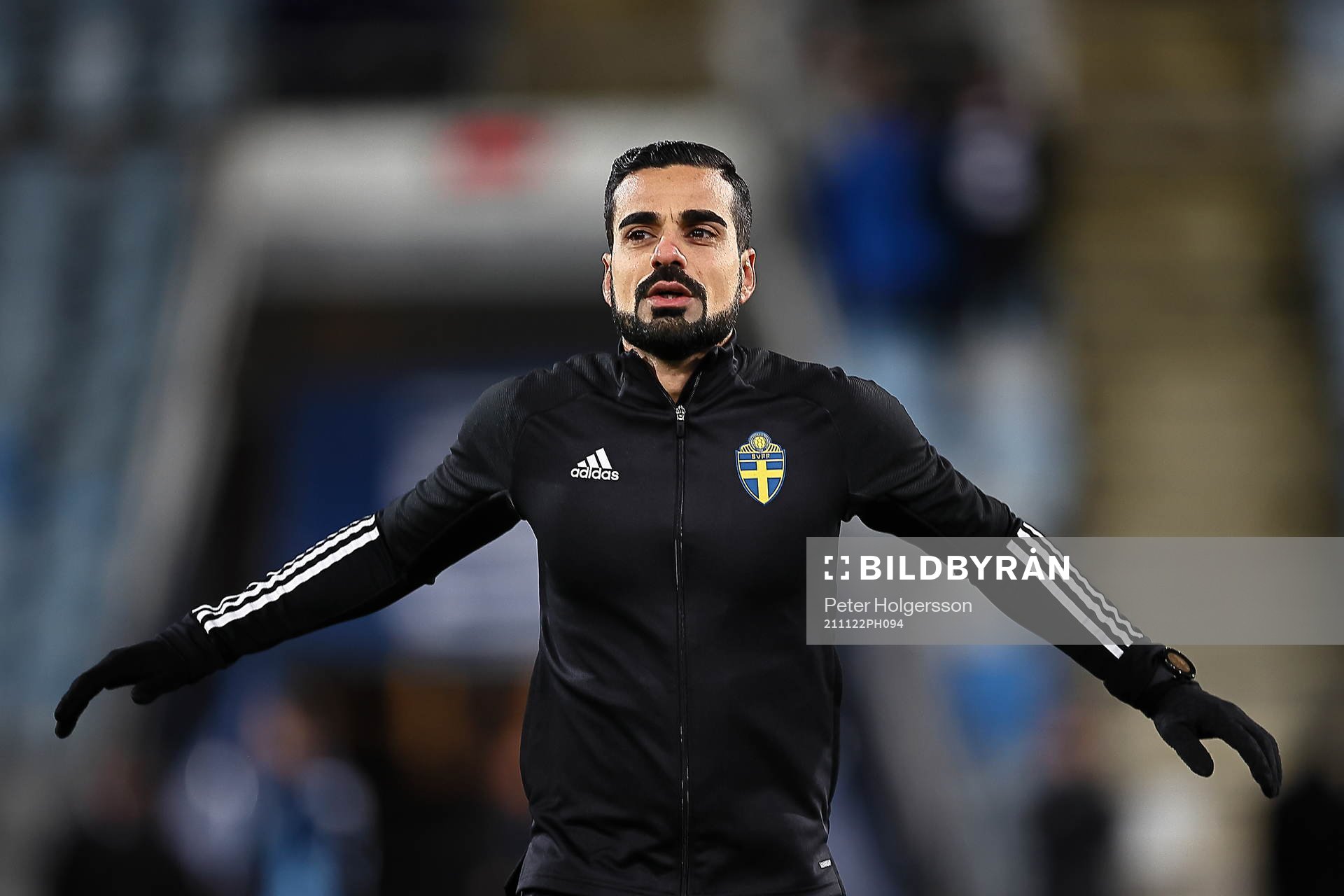 Domare Mohammed Al-Hakim värmer upp