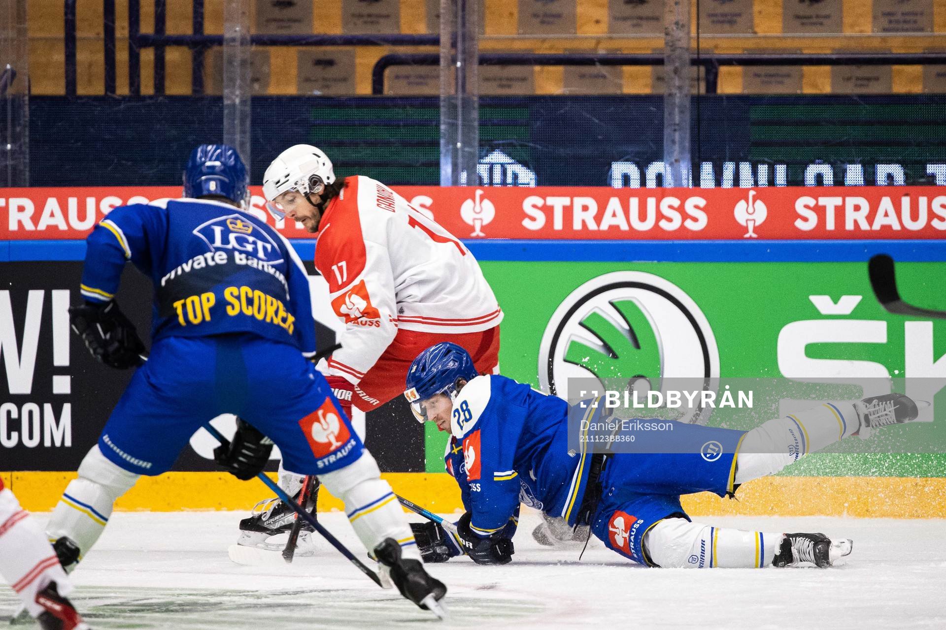Manuel Ganahl of Klagenfurt and Justin Kloos of Leksand