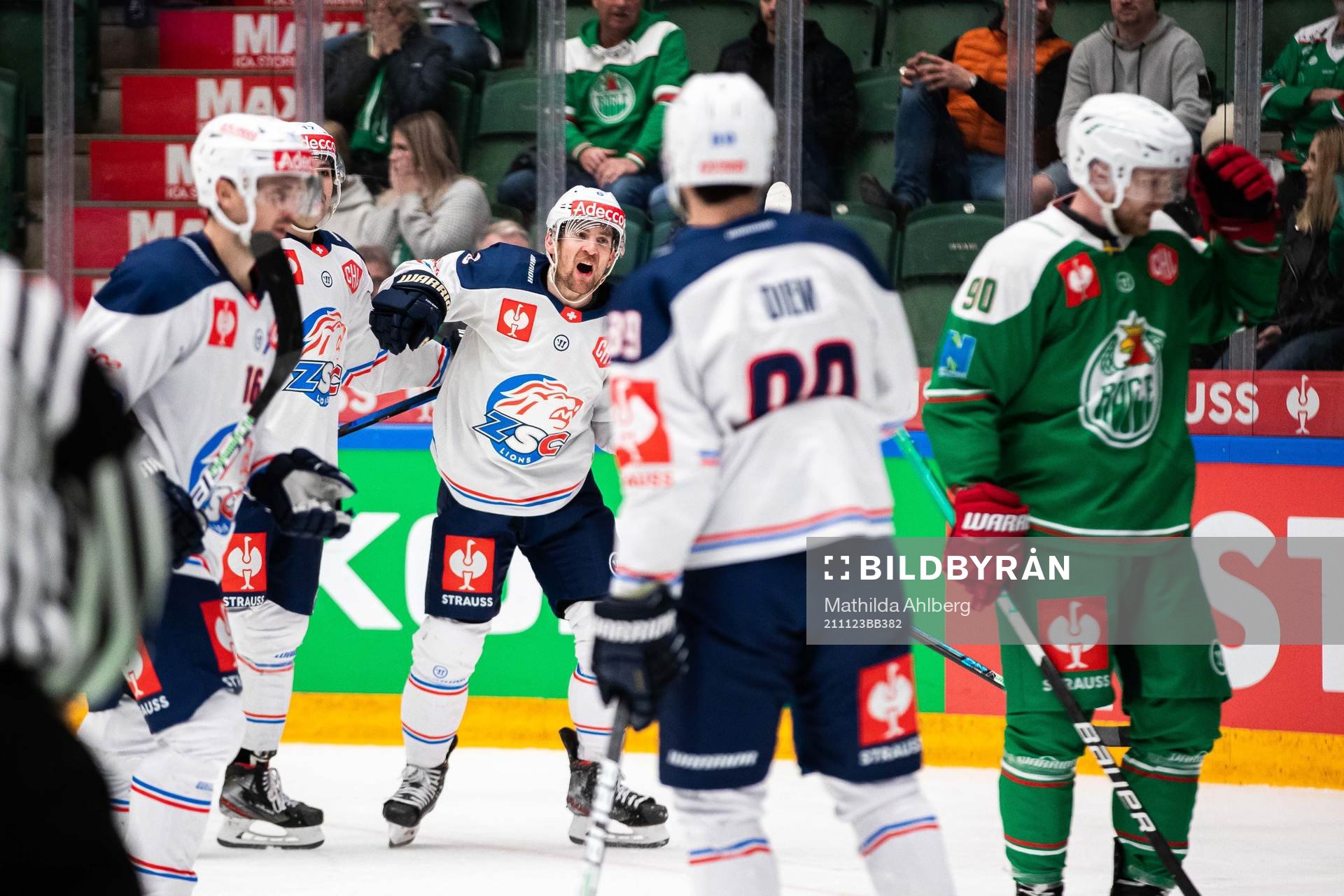 Yannick Weber of Zurich celebrates the 0-1 goal