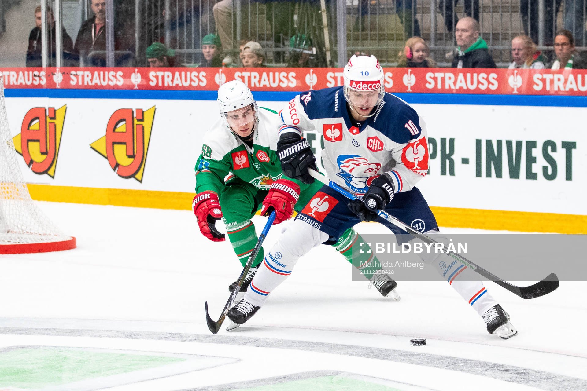Ryan McKiernan of Rögle and Sven Andrighetto of Zurich