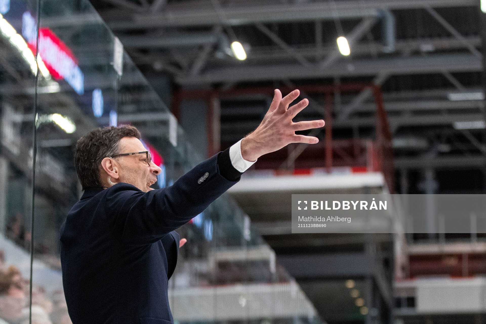 Peter Popovic, assistant coach, of Zurich reacts