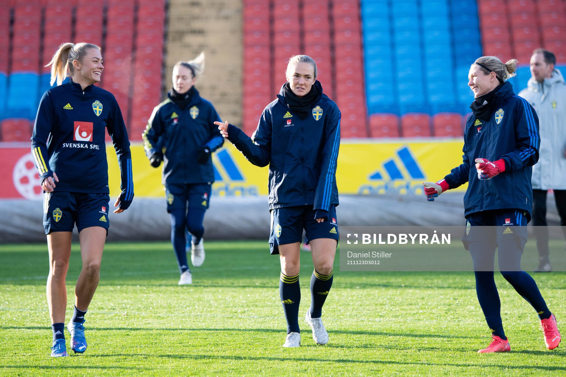 Fridolina Rolfö, Magdalena Eriksson and goalkeeper