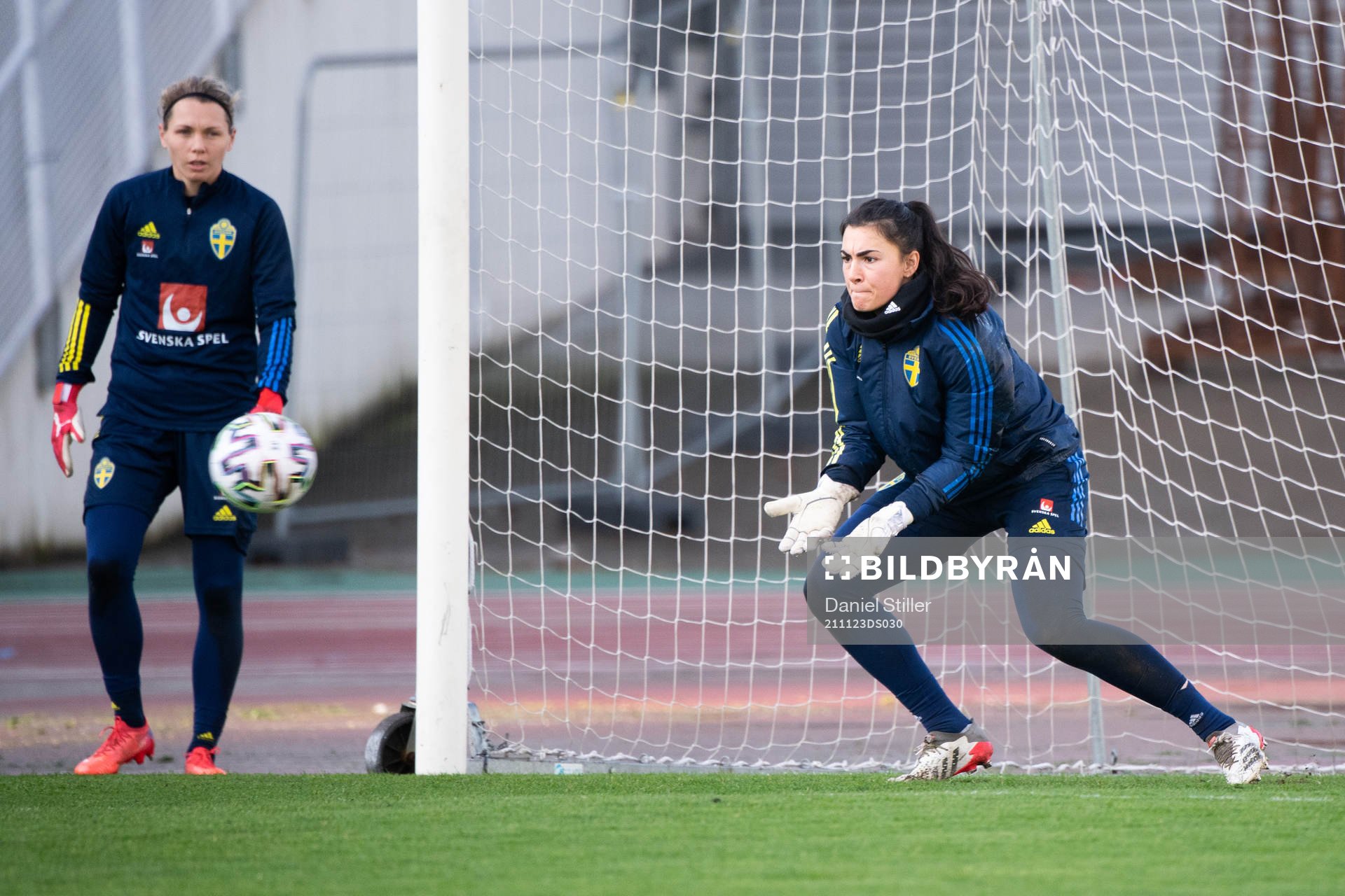Goalkeepers Jennifer Falk and Zecira Musovic  of the