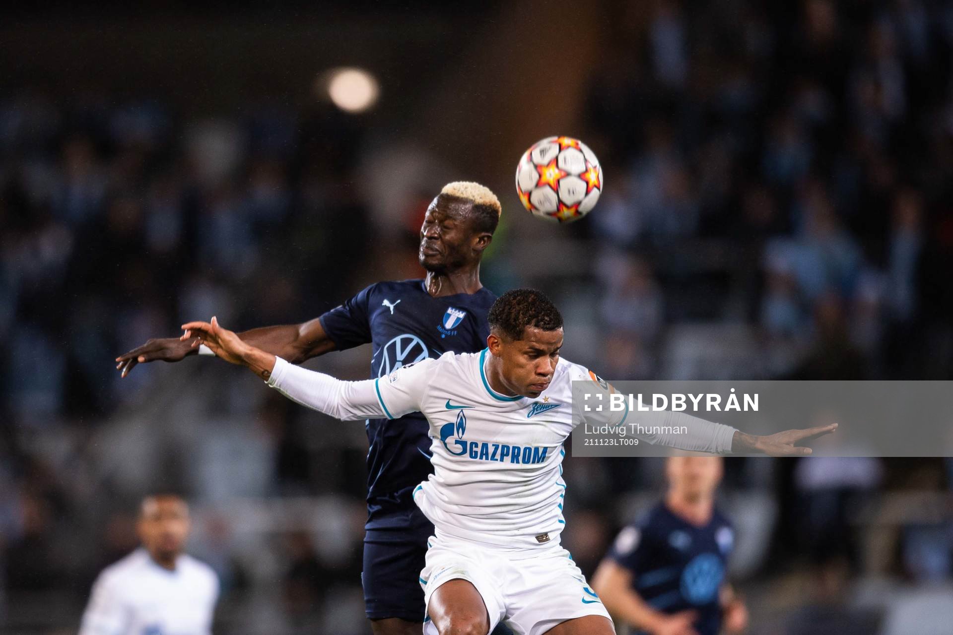Bonke Innocent of Malmö FF and Wilmar Barrios of Zenit